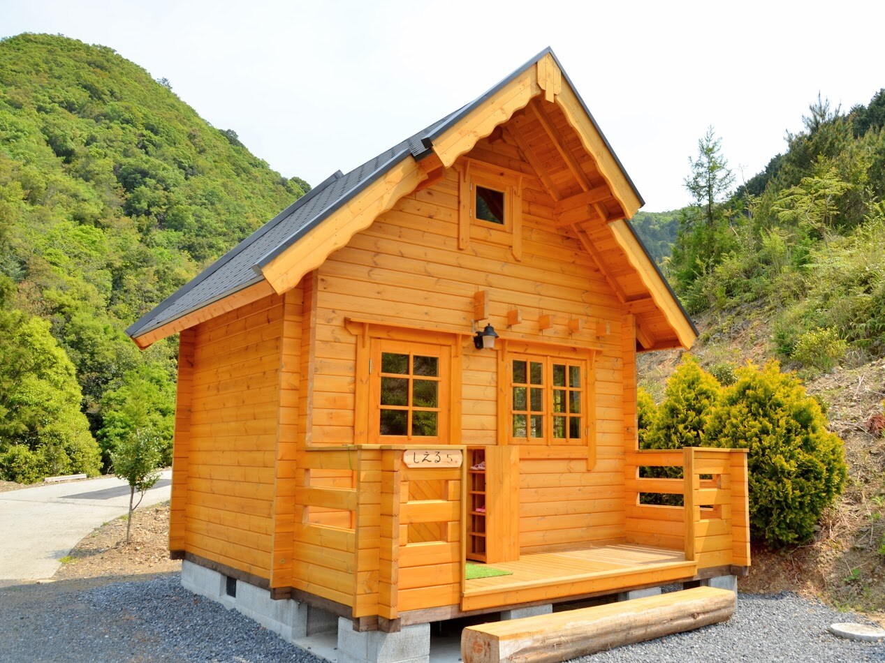 Cottage for 3 to 5 people (Western room)