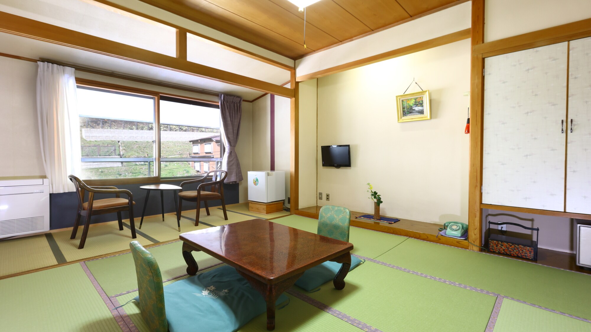 [Main building 8 tatami mats] This room is on the hot spring street side.