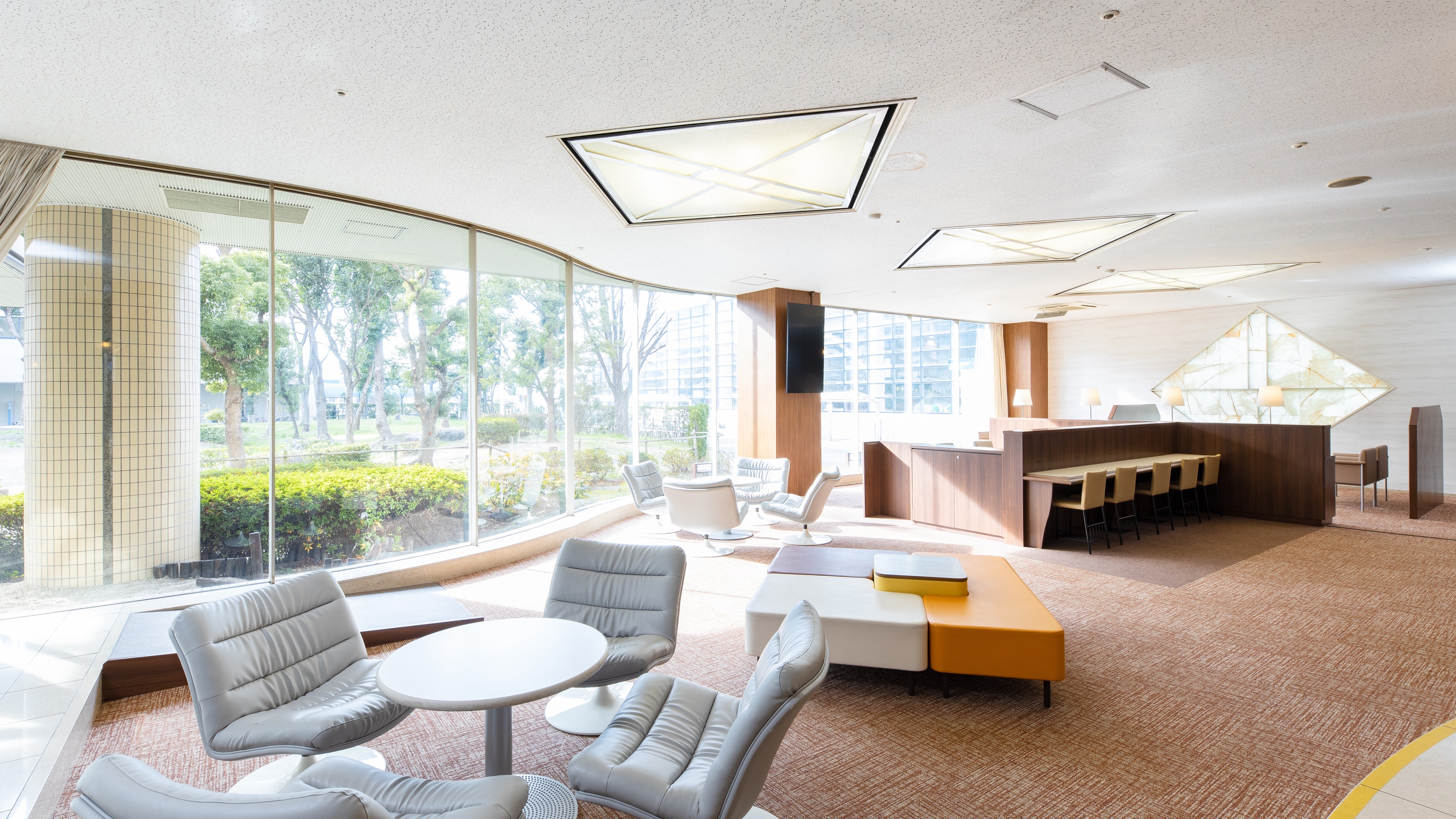 1st floor lobby
