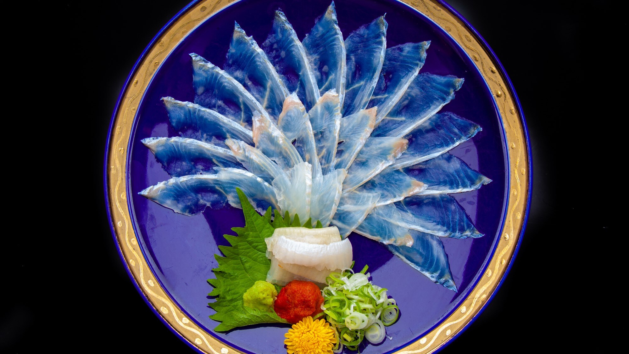 [Local fish Usuzuri] This is one of our specialties that you can see and taste.