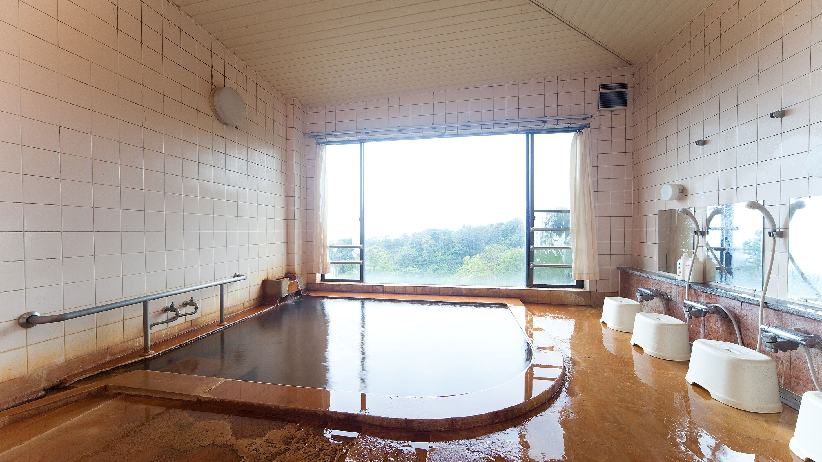 *Women's bath/Enjoy the famous hot springs of Seki Onsen with 100% natural hot spring water♪