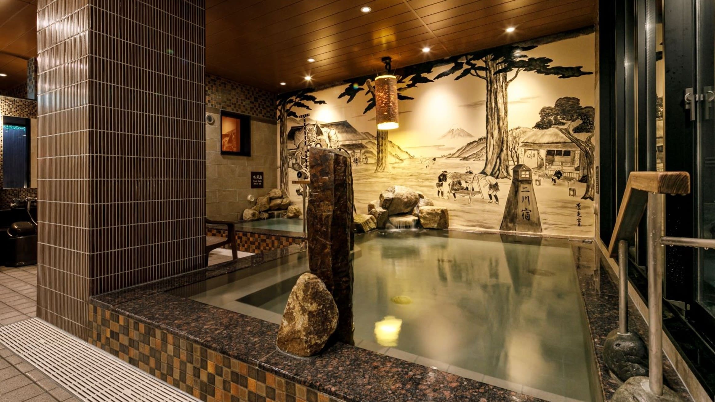 【男性】天然温泉内風呂(湯温：40℃～41℃)