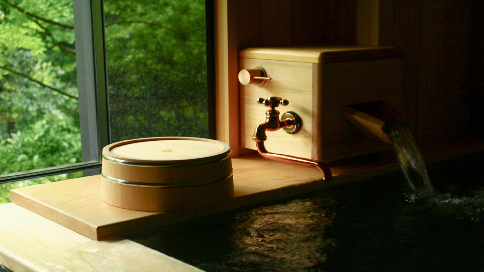 Free-flowing hot spring water in guest rooms