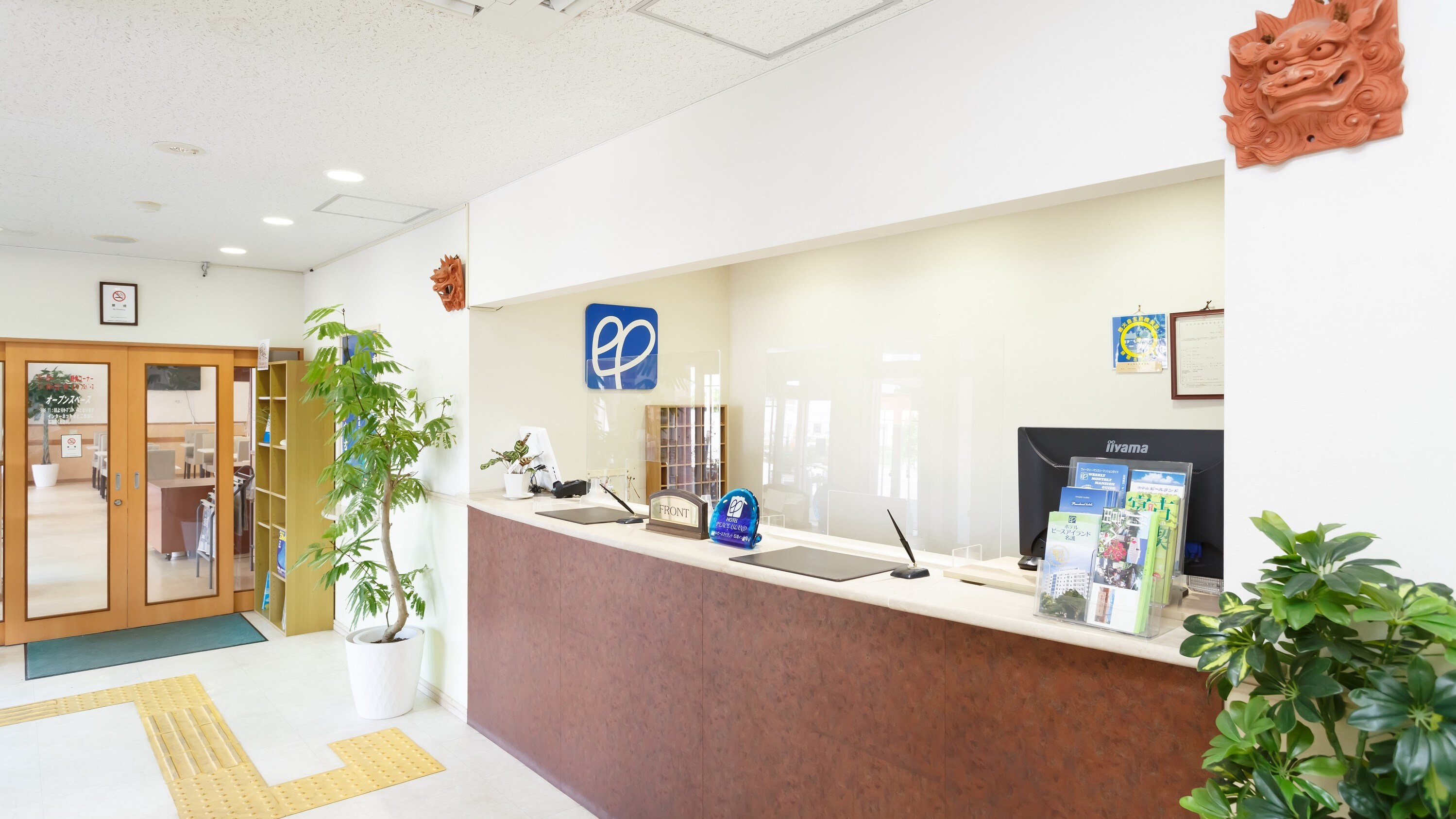 Front desk/lobby