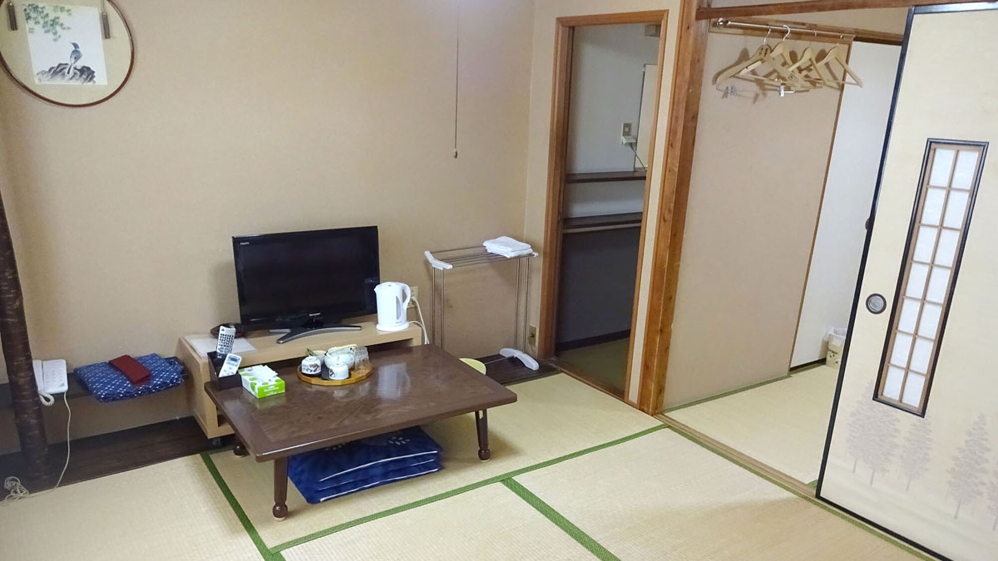 ・ [10張榻榻米的日式房間]最多可入住4人。請在榻榻米房間放鬆一下