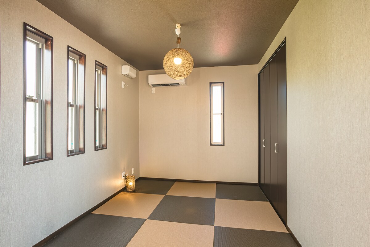 Japanese-style room