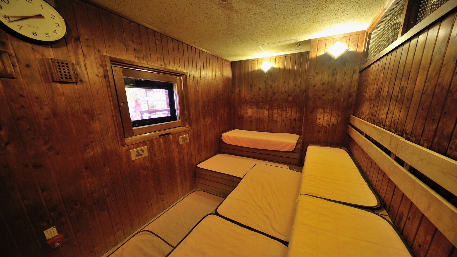 High temperature sauna for men and women (with TV) (96 ℃) For safety reasons, it is stopped from 1:00 to 5:00 at midnight.