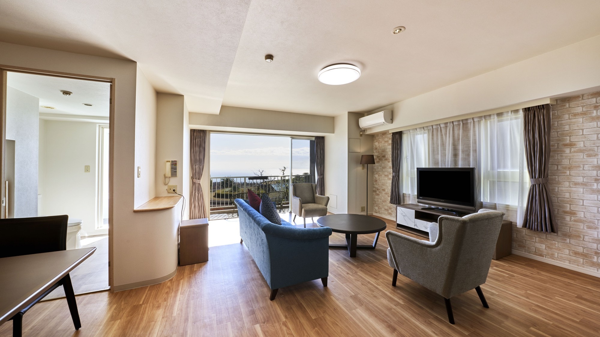 Corner Vista Bath Suite (3LDK)