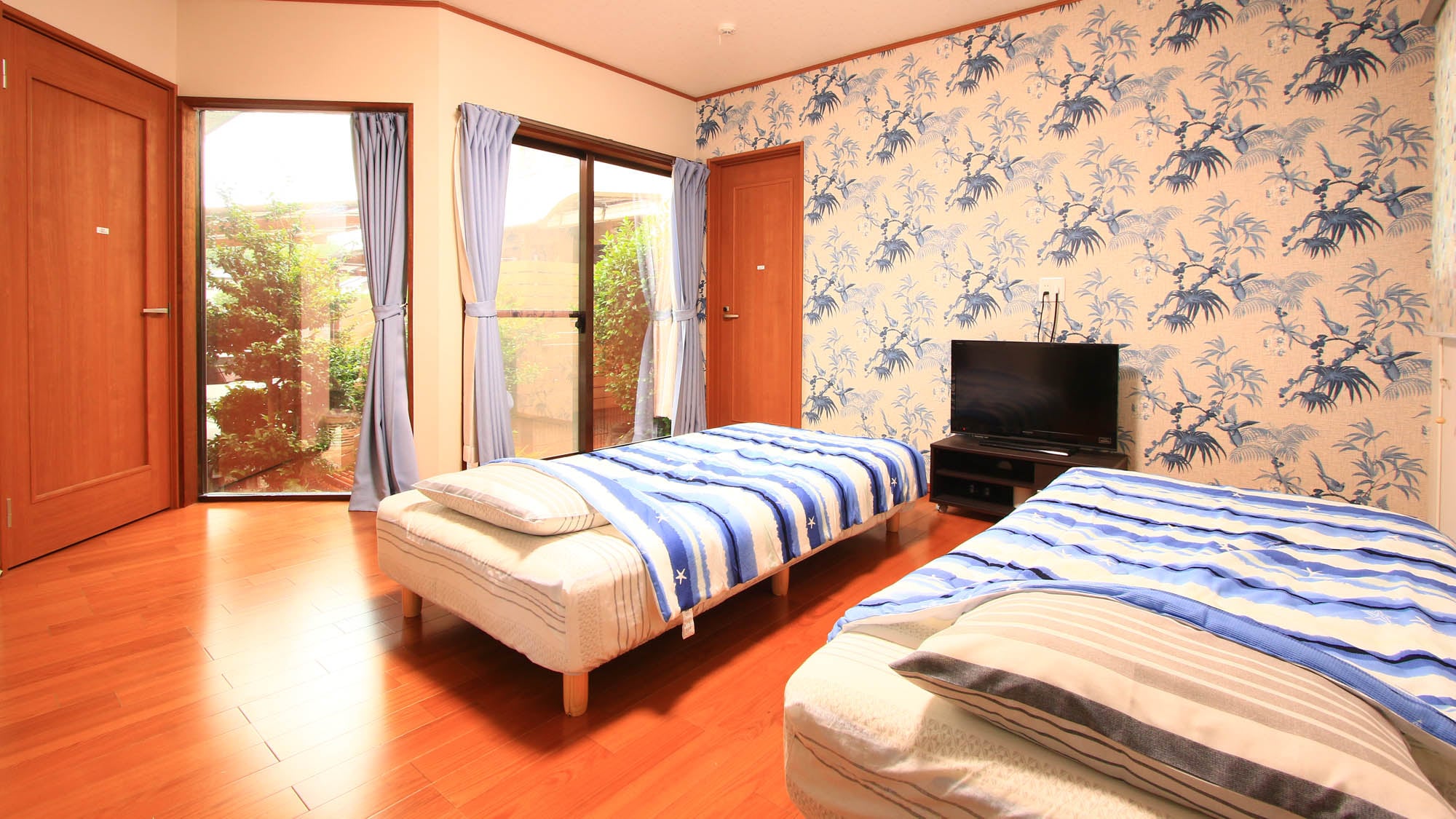 [102] Main building, triple room (with bathroom and toilet)