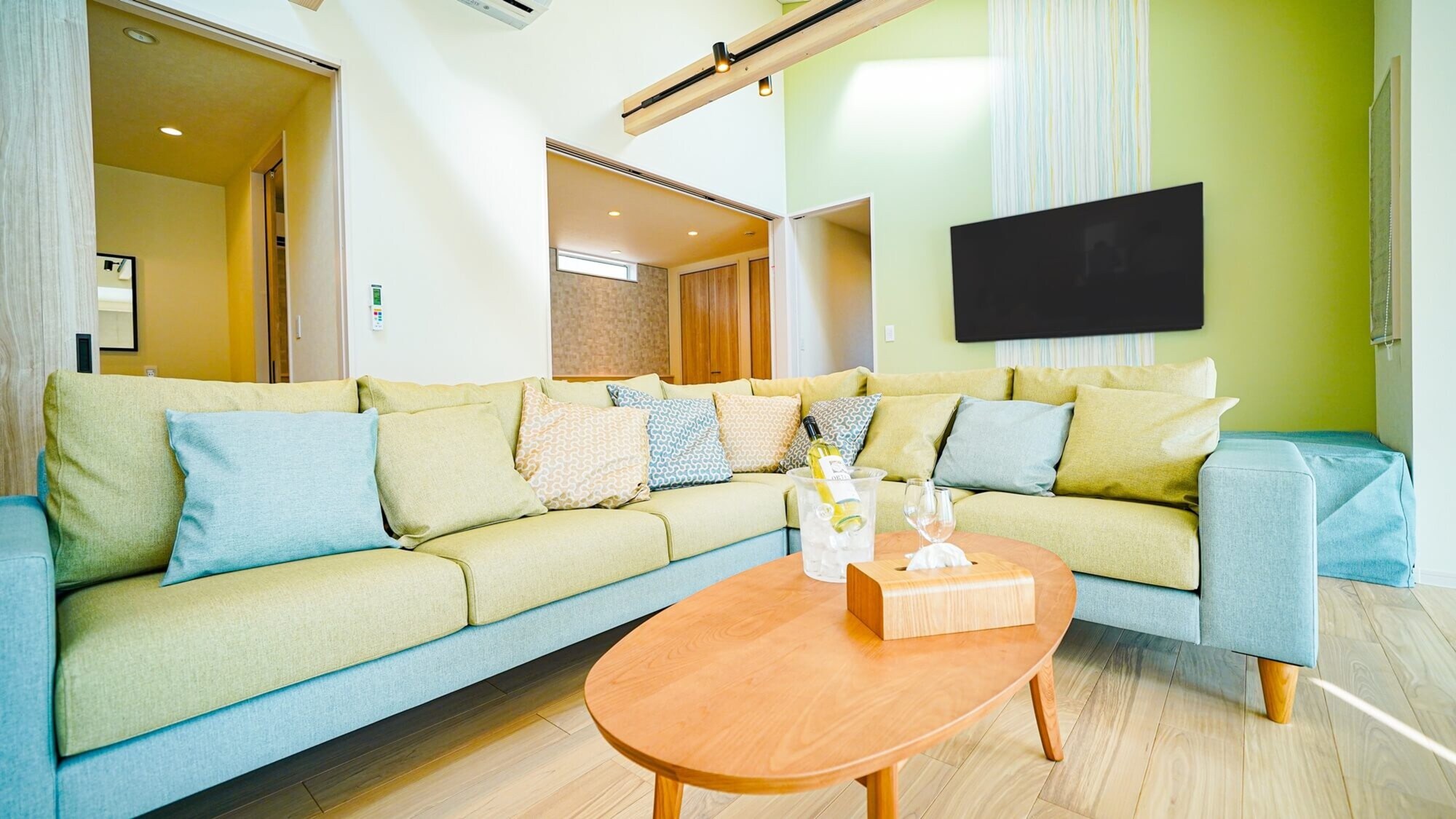 [Premium villa with private open-air bath] Living room