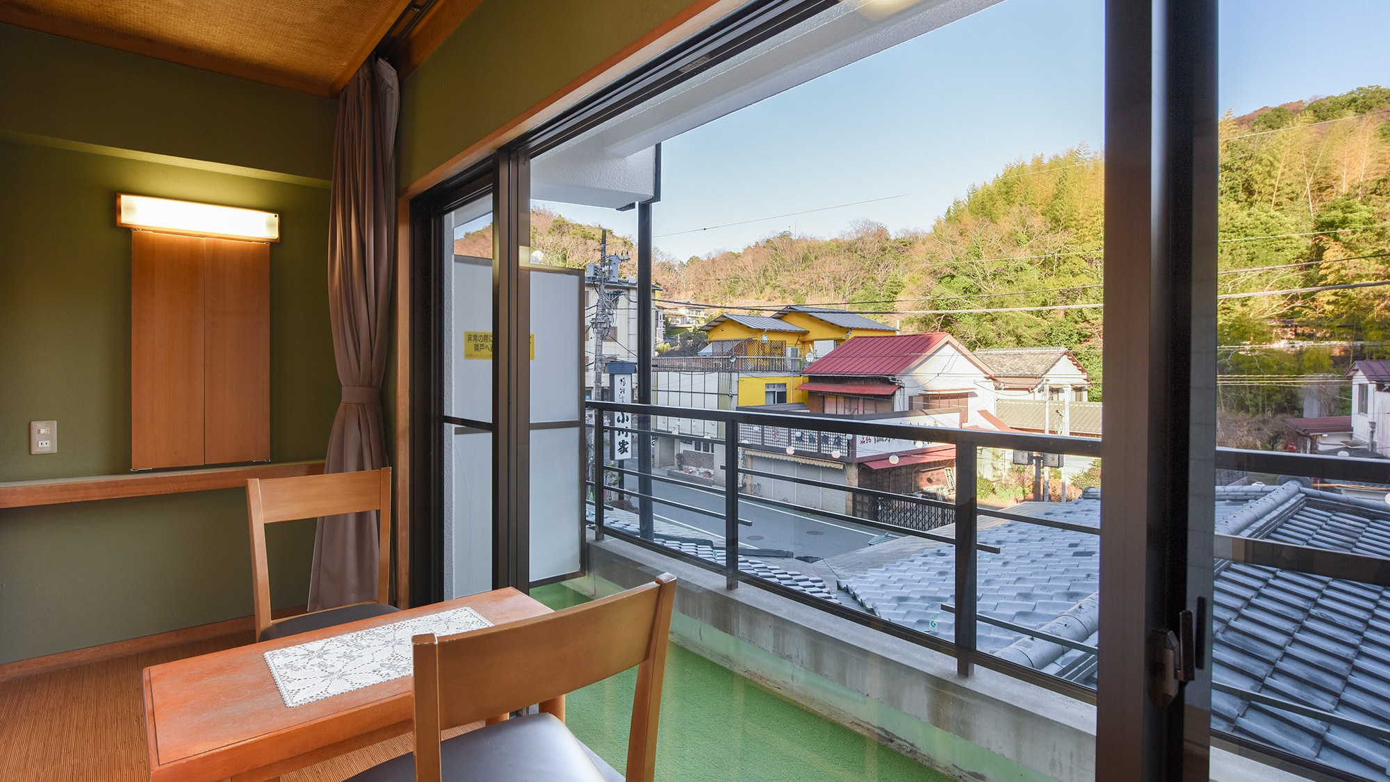 * [2nd floor Japanese-style room with 10 tatami mats and 6 tatami mats, 2 rooms connected] Wide veranda space. All rooms have a balcony.