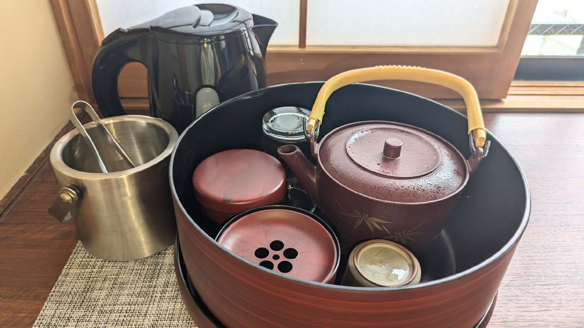 Guest room tea set