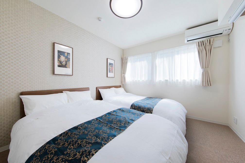 Tempat tidur semi-double x 2 Kamar 105