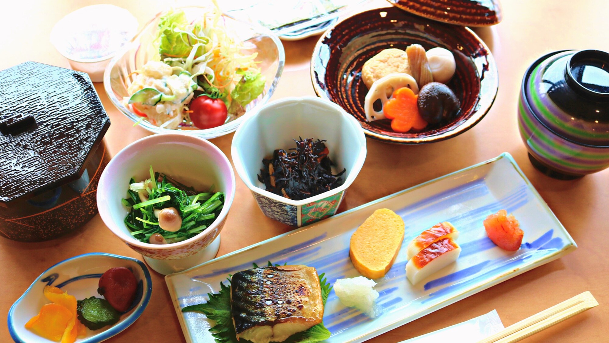[Breakfast example] Please enjoy a balanced Japanese meal.