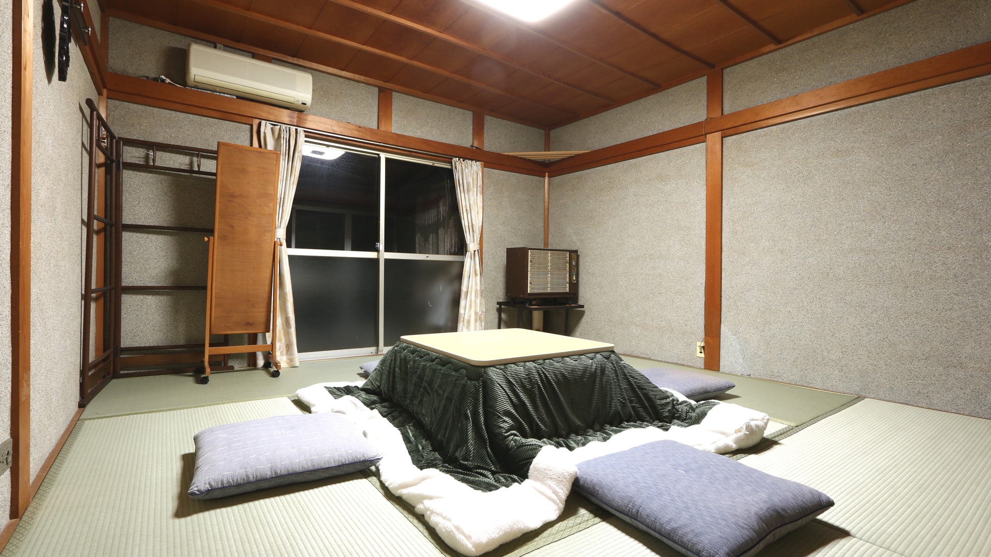 [Main building 2nd floor] Kotatsu are also available♪