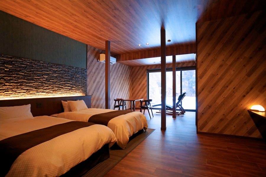 Semi-open-air guest room