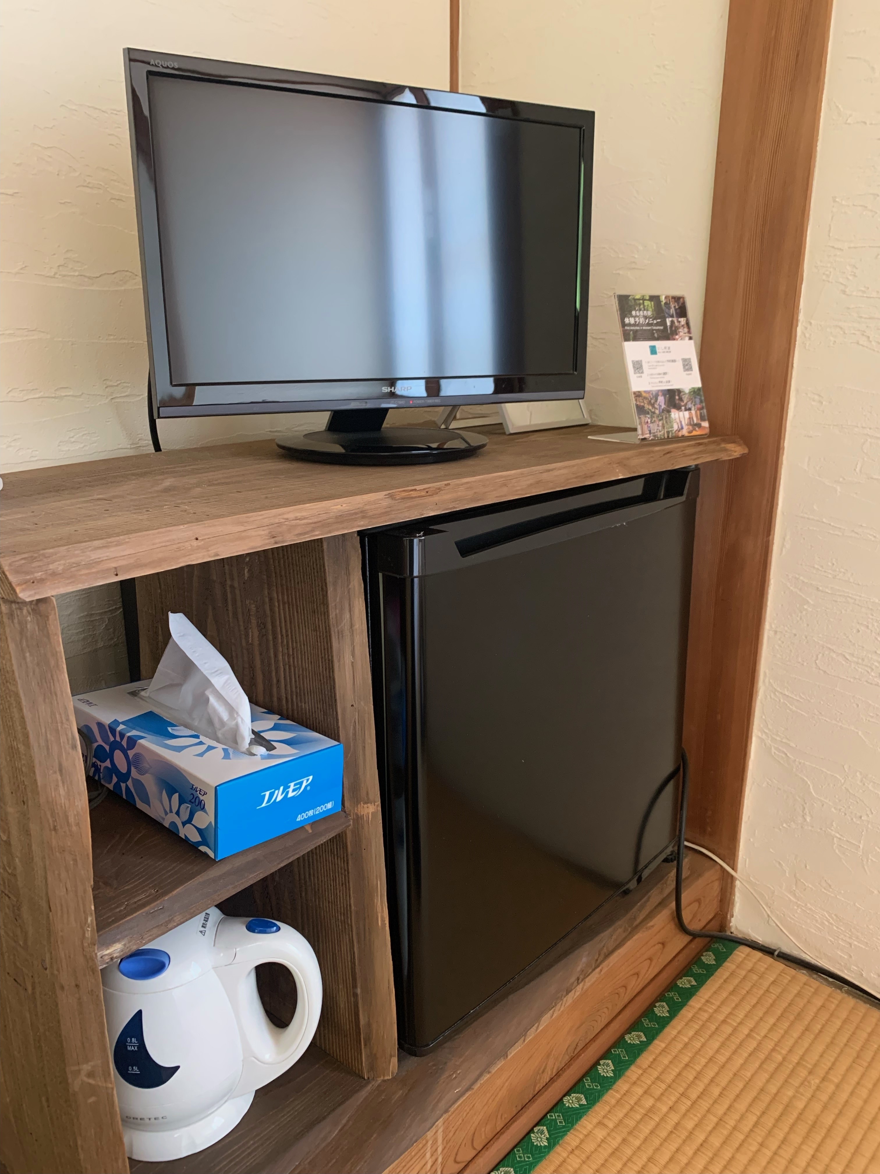 電視、冰箱、水壺