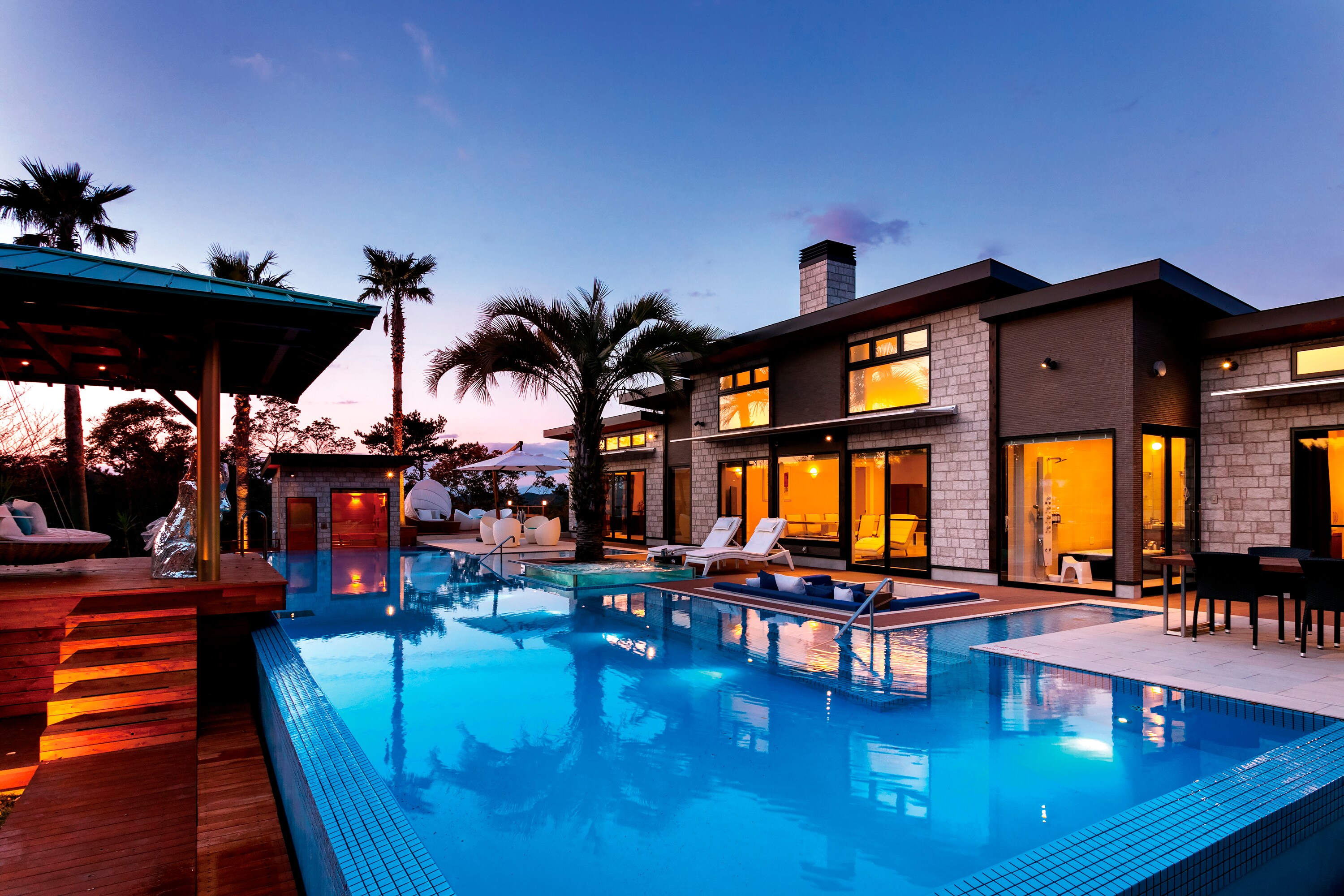 Royal C exterior