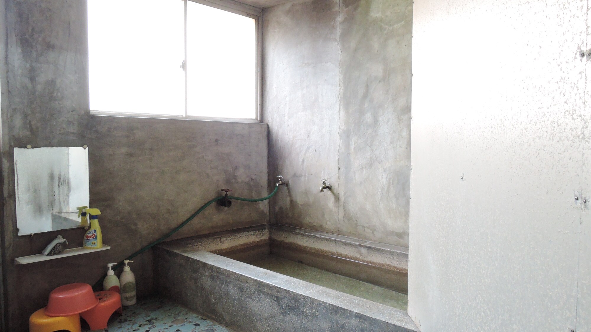 *Women's public bath: The bath is shared.