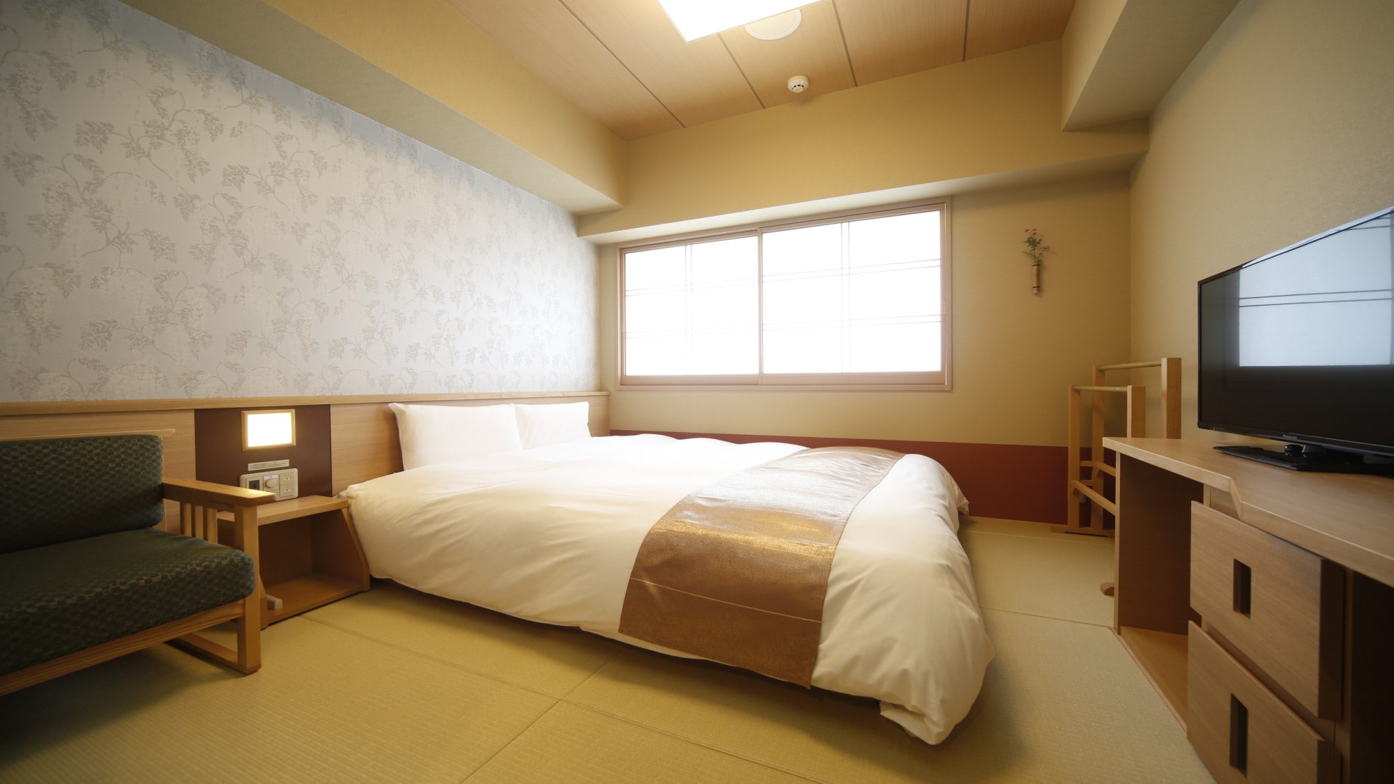 Queen Room [Non-Smoking] (160 & times; 195 cm) 15.80-15.90 sqm ◆ Serta bed available ◆