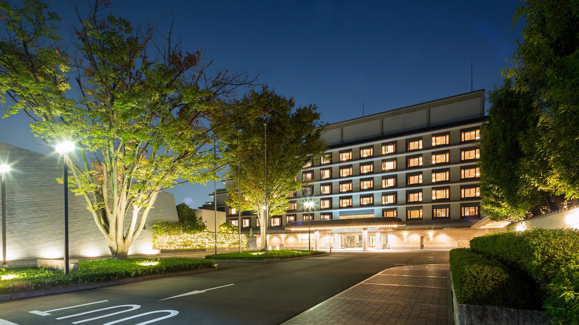 [Exterior] Nighttime