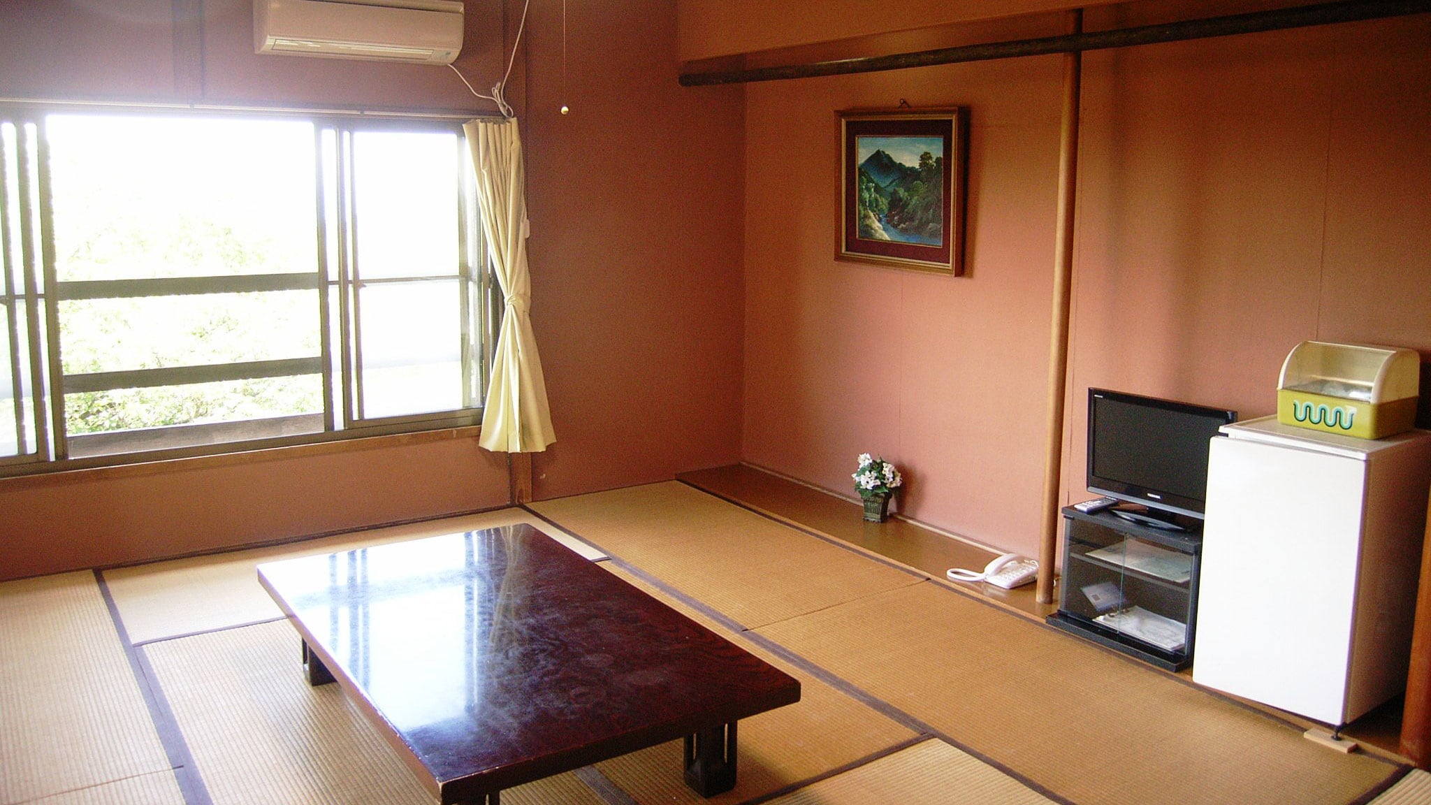 * [Example of a room] This is a spacious room that you can use.