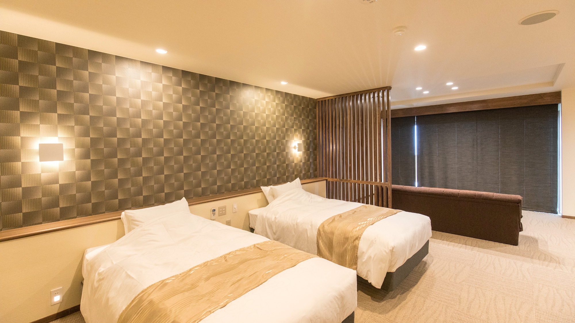 【6樓海景特別房】 使用席夢思公司的床。