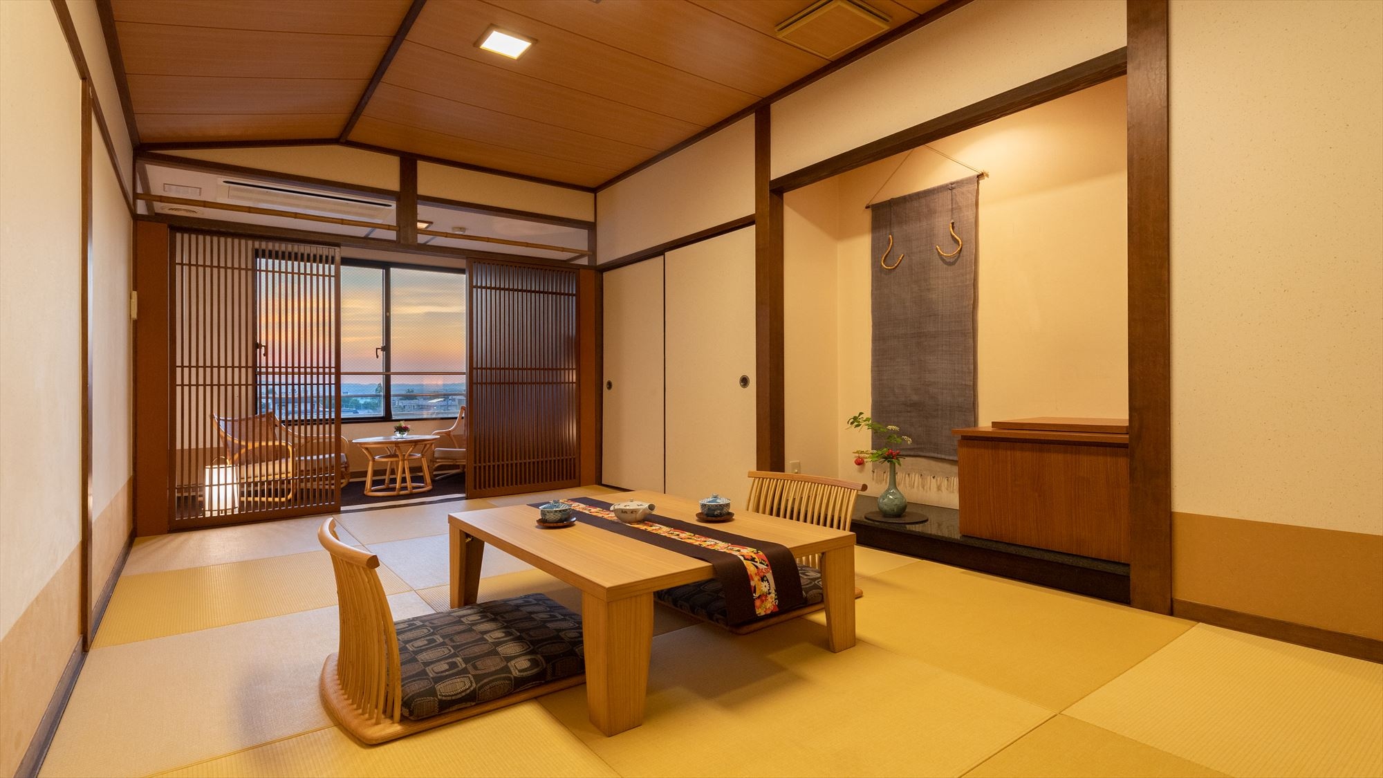 Naramachi Emotional Japanese-style room 8 tatami mats + wide edge 3 tatami mats (example)