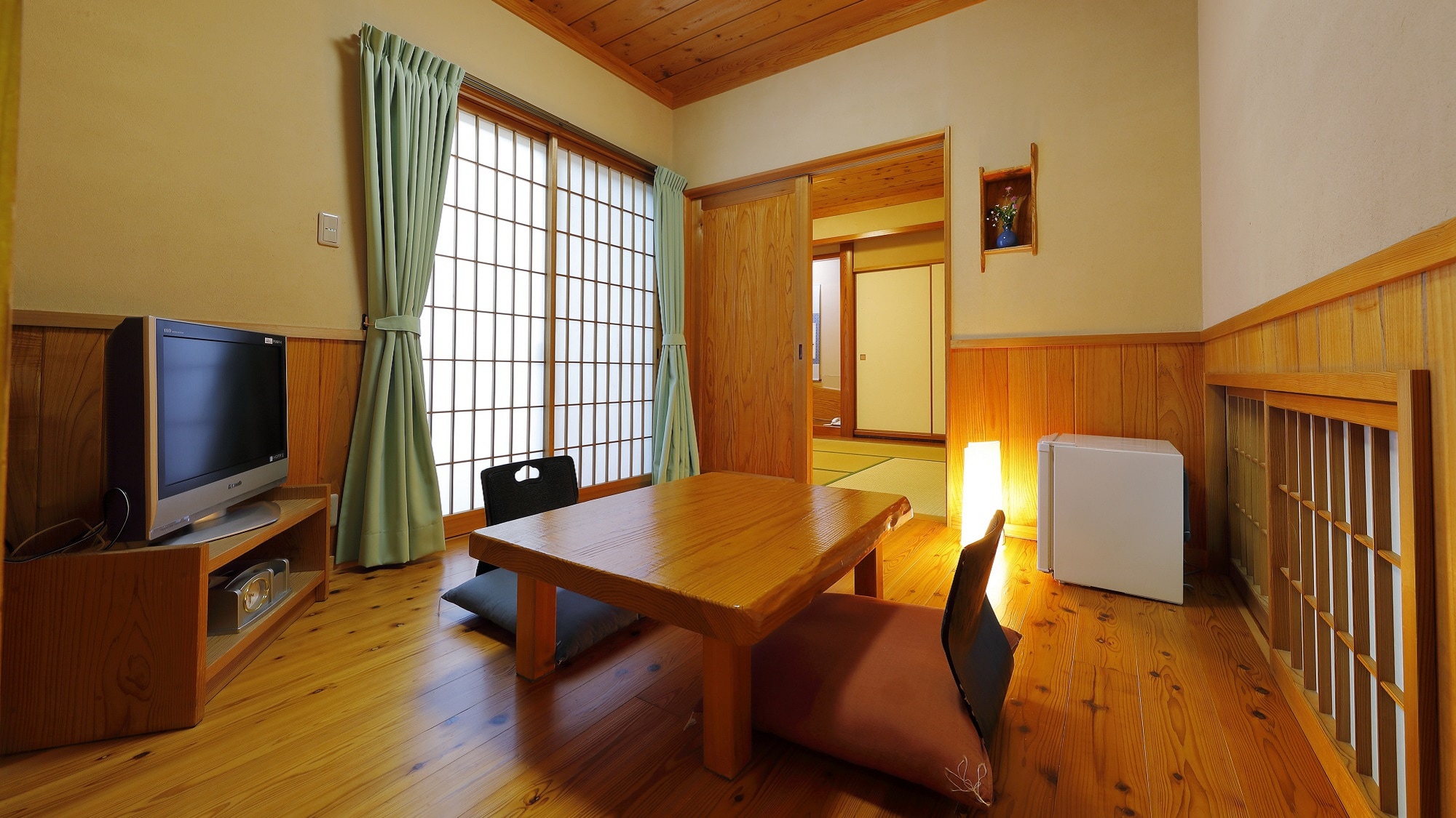 A relaxing Japanese-style room [Ruri/Hoshoro] (6 tatami mats + 4.5 tatami mats)