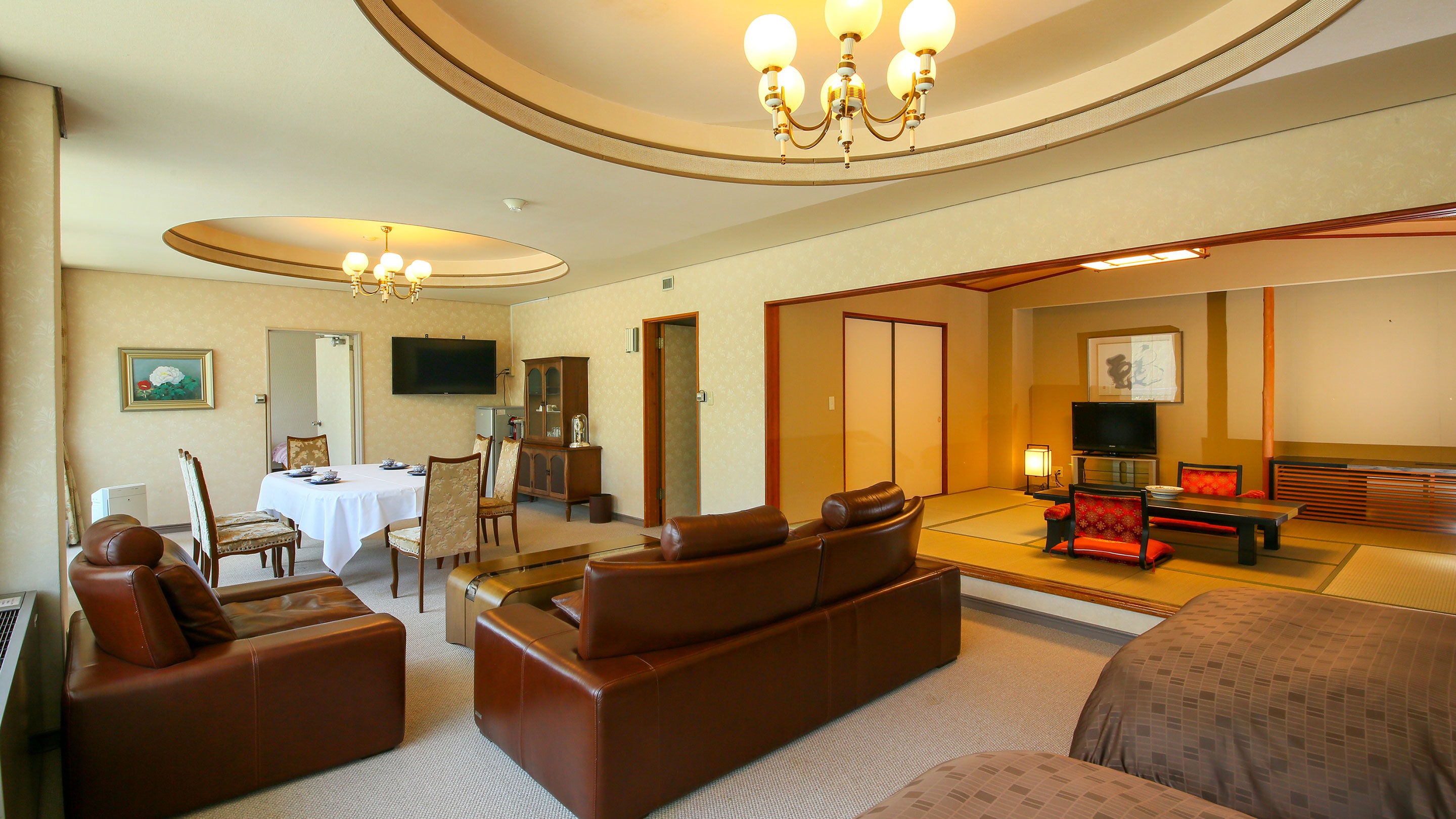 Suite Phòng đôi kiểu Nhật-Tây có bồn tắm trong nhà (cánh phía Tây)