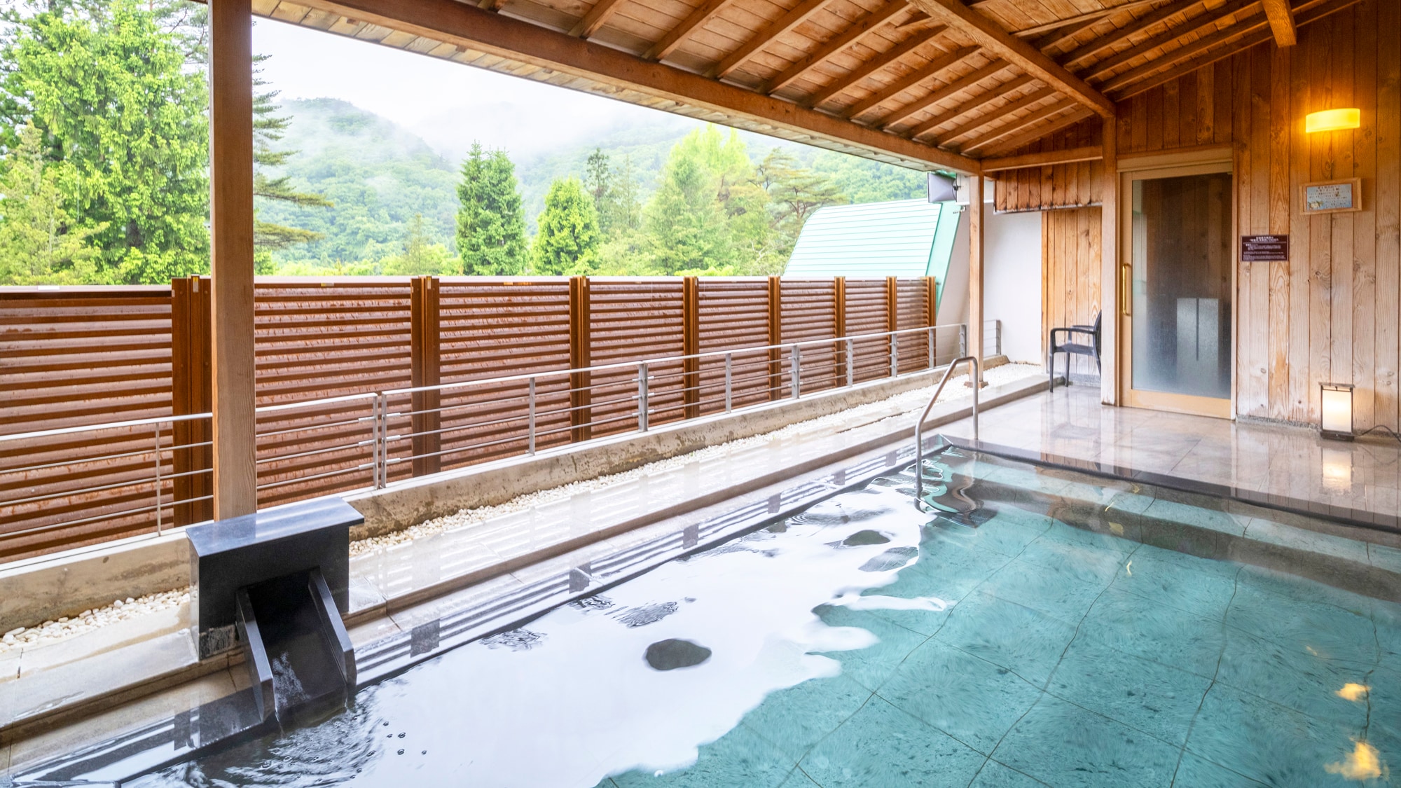 The adjacent Hotel Hanamaki has an open-air bedrock bath