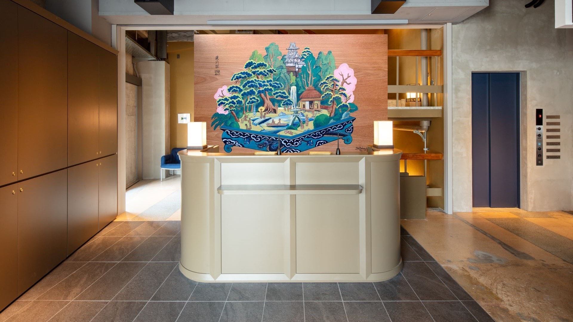 Hotel lobby (daytime)