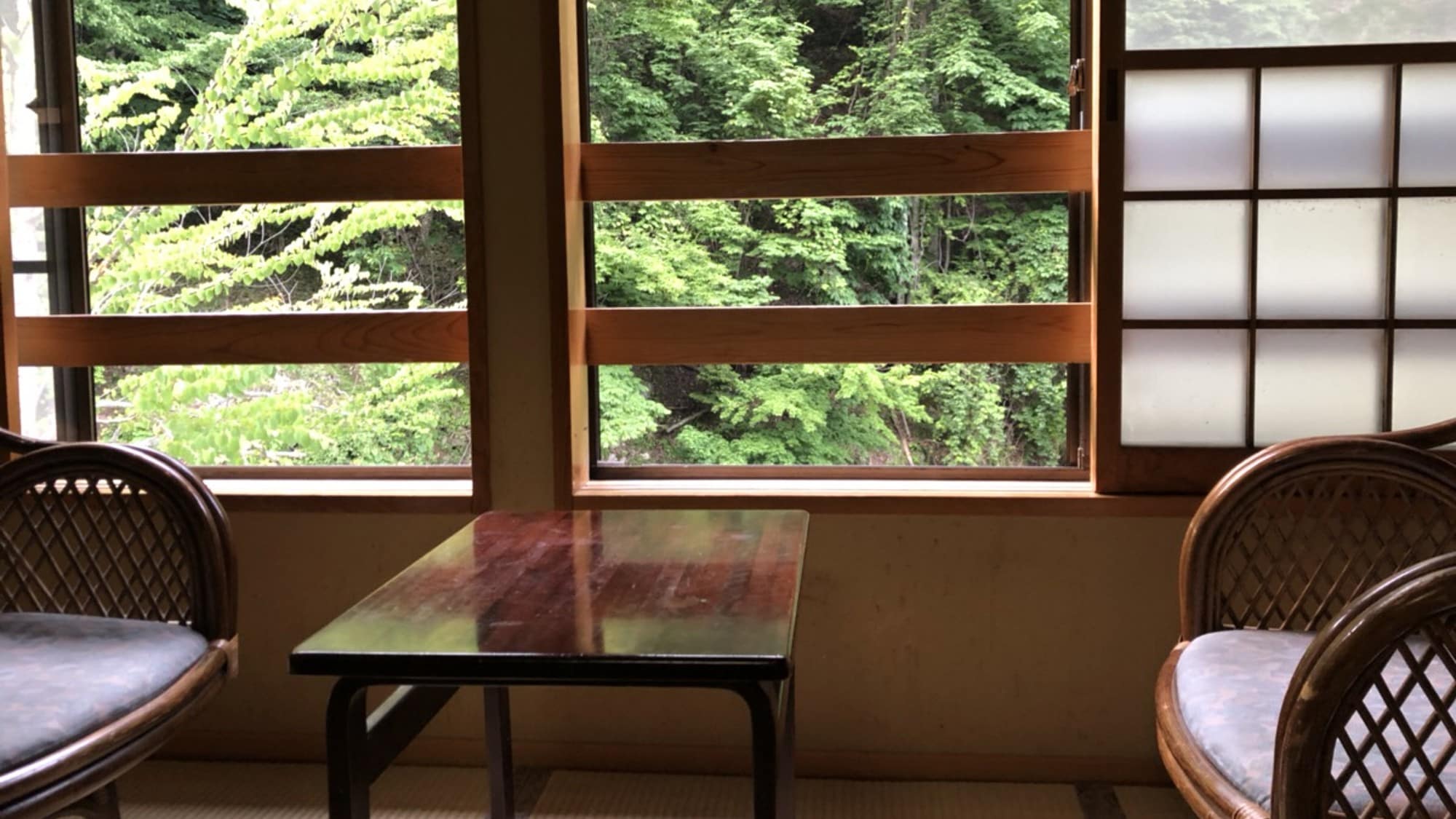 [Japanese-style room of 10 tatami mats or larger] Main building or Asunarokan *An example of the view from Asunarokan