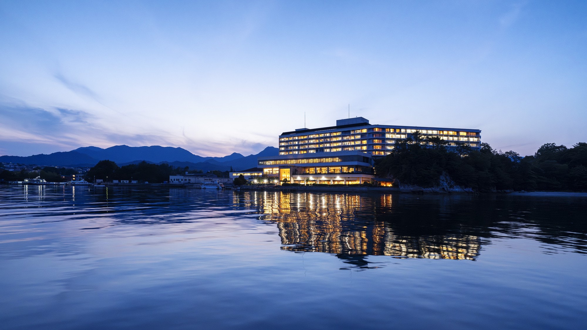 Scenery from the sea (dusk)