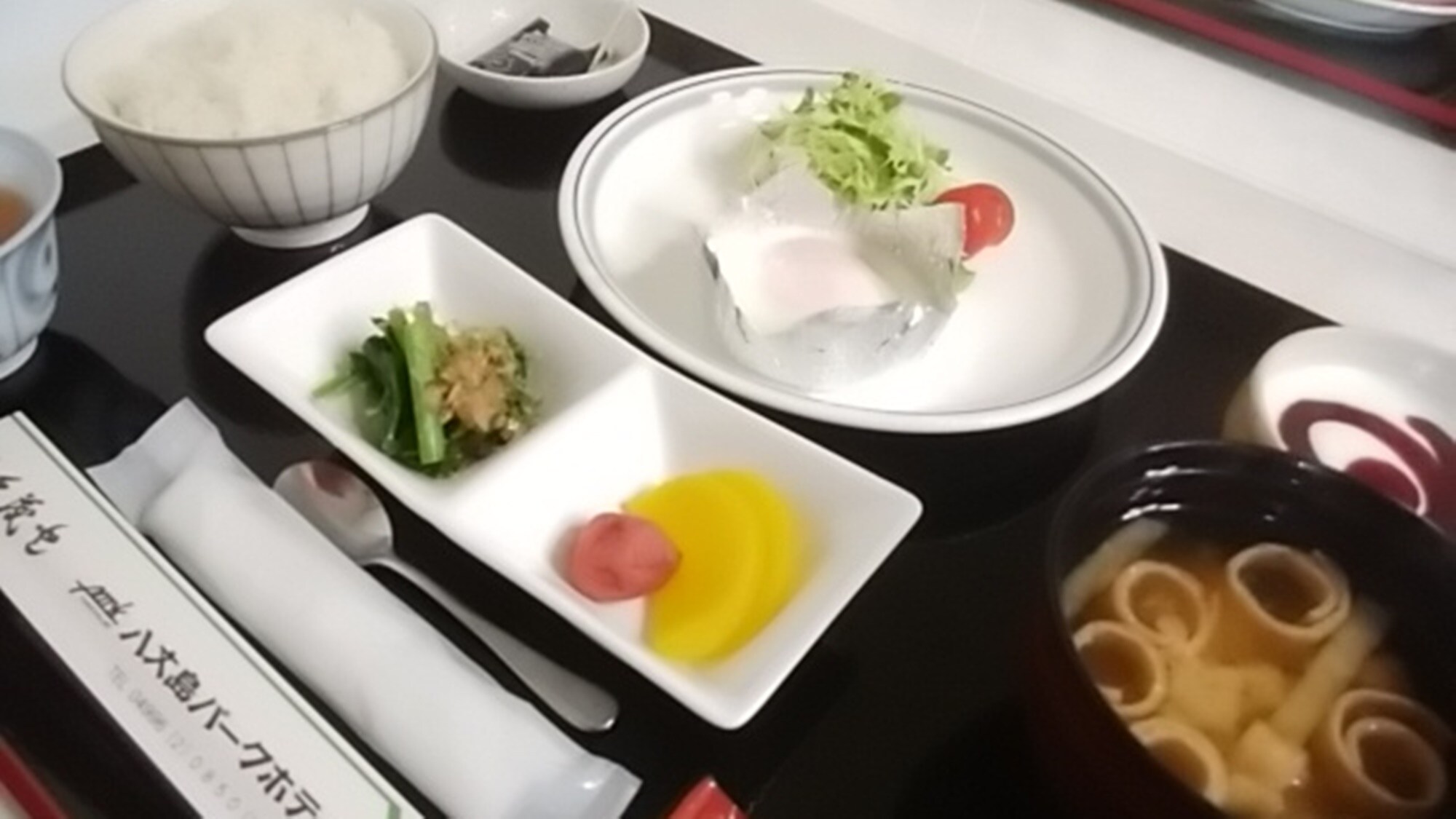 *选择您的早餐（米饭）/包括鸡蛋菜肴、配菜、泡菜、自制酸奶、味噌汤、海藻等。