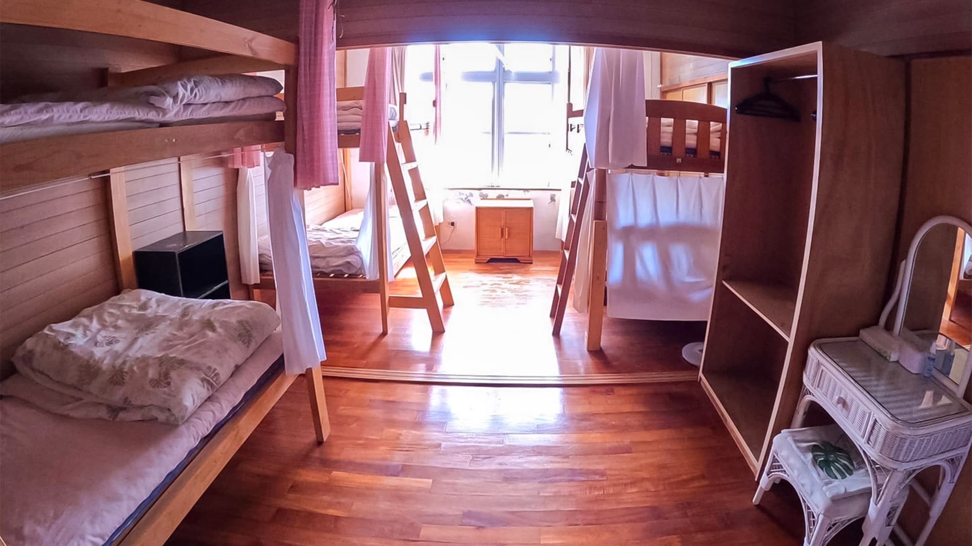 ・ "Example of guest room" Gender-separated dormitory, sunny and bright room.