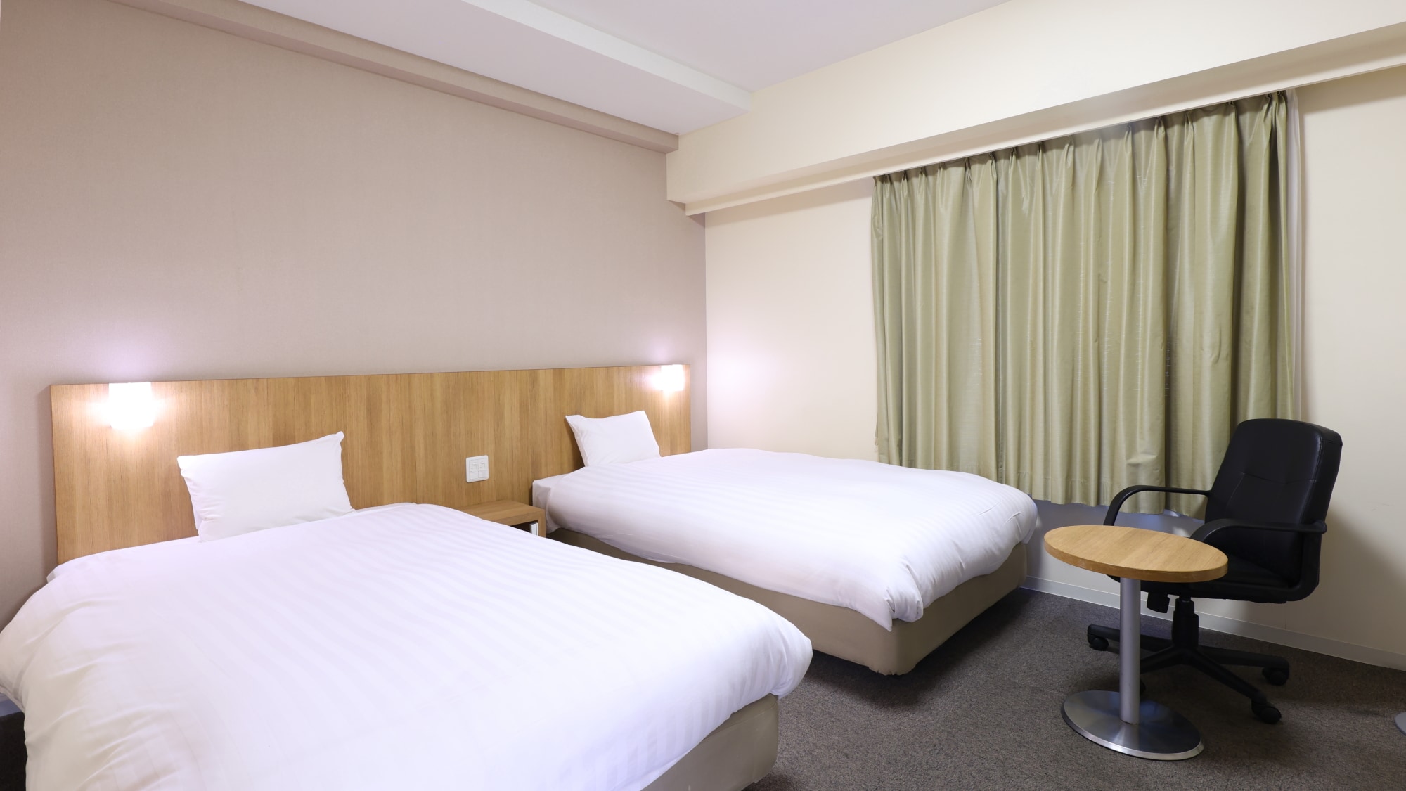 ◆禁煙或吸菸雙床房 22.5平方公尺 2張單人床 床尺寸 120公分 x 205厘米