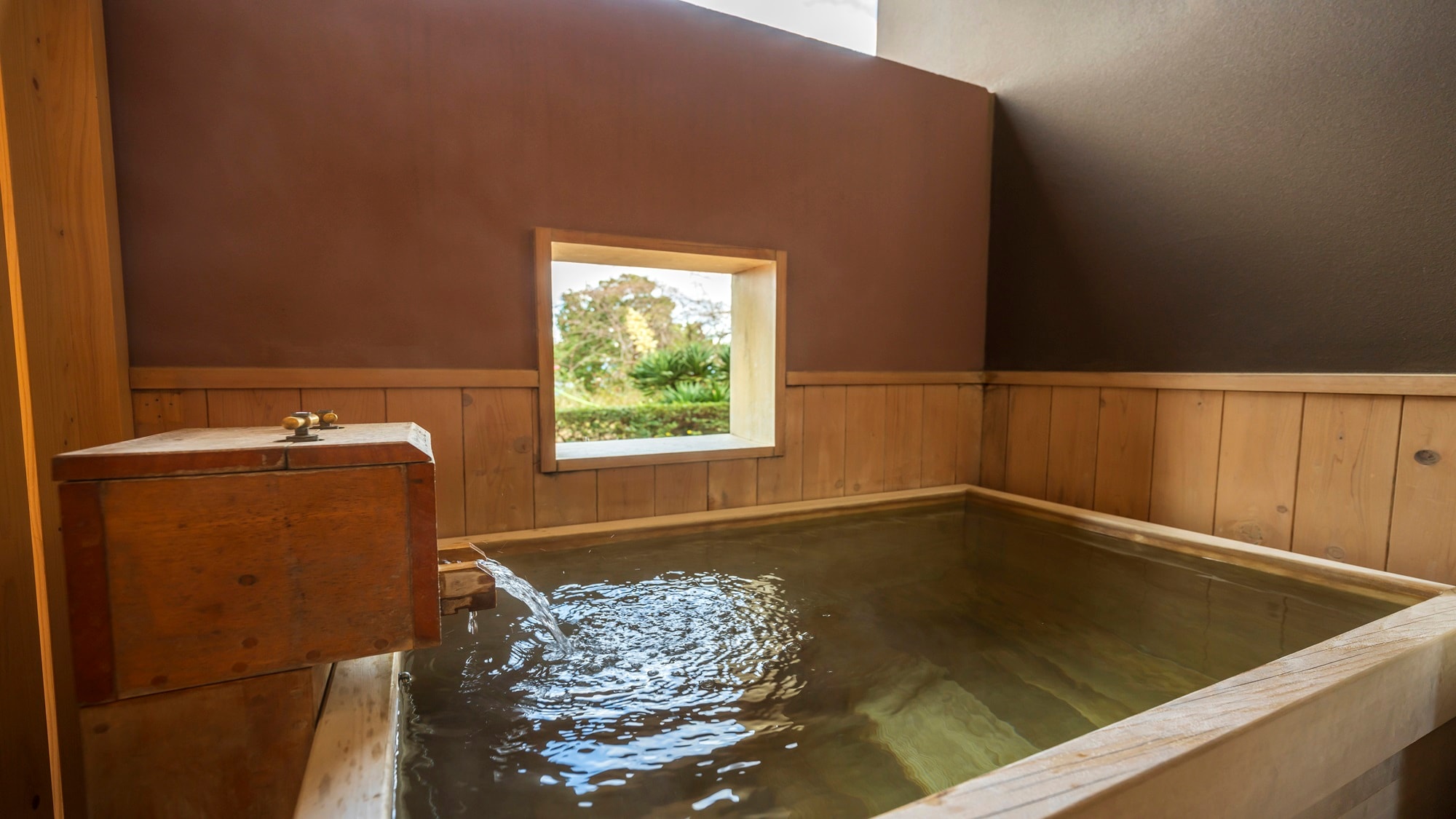 [Nami no Sho/Japanese-Western style room/view: garden/boiled water]