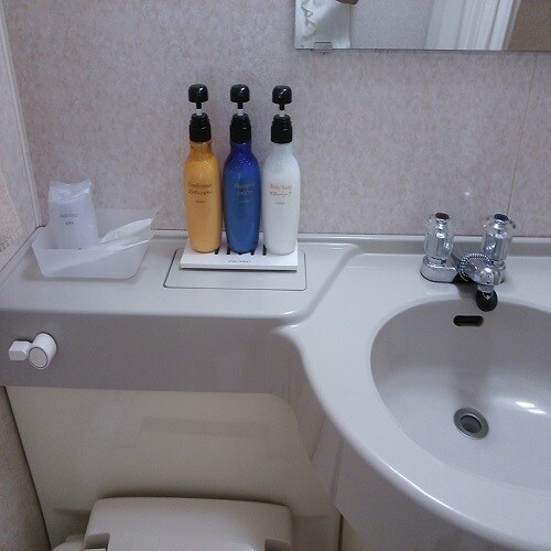 Unit bath with shower / toilet ☆ Shiseido amenities