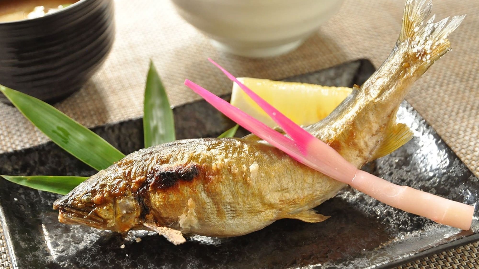 *香氣和味道極佳！夏日的味道：鹽烤野生香魚