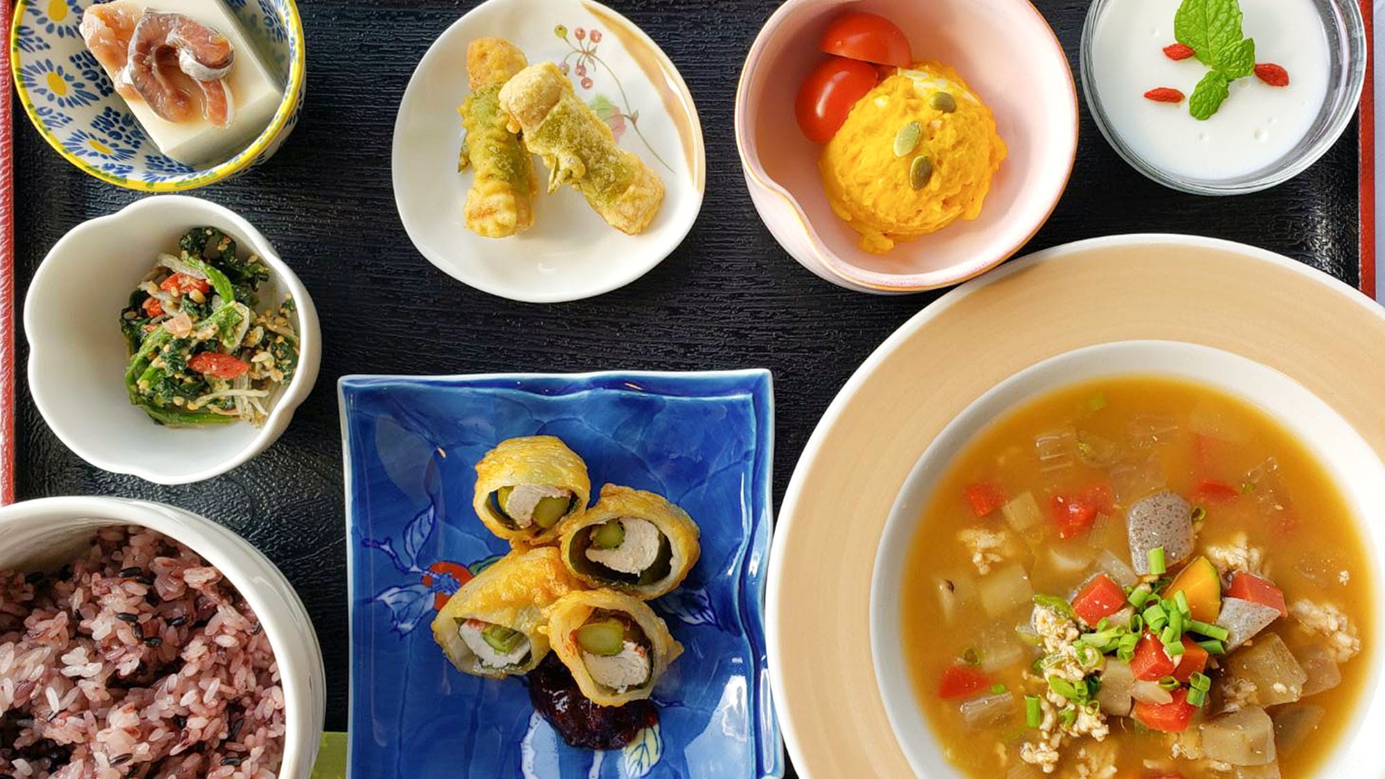 ・[Meal example] Fresh local ingredients are used lavishly. The menu changes daily.