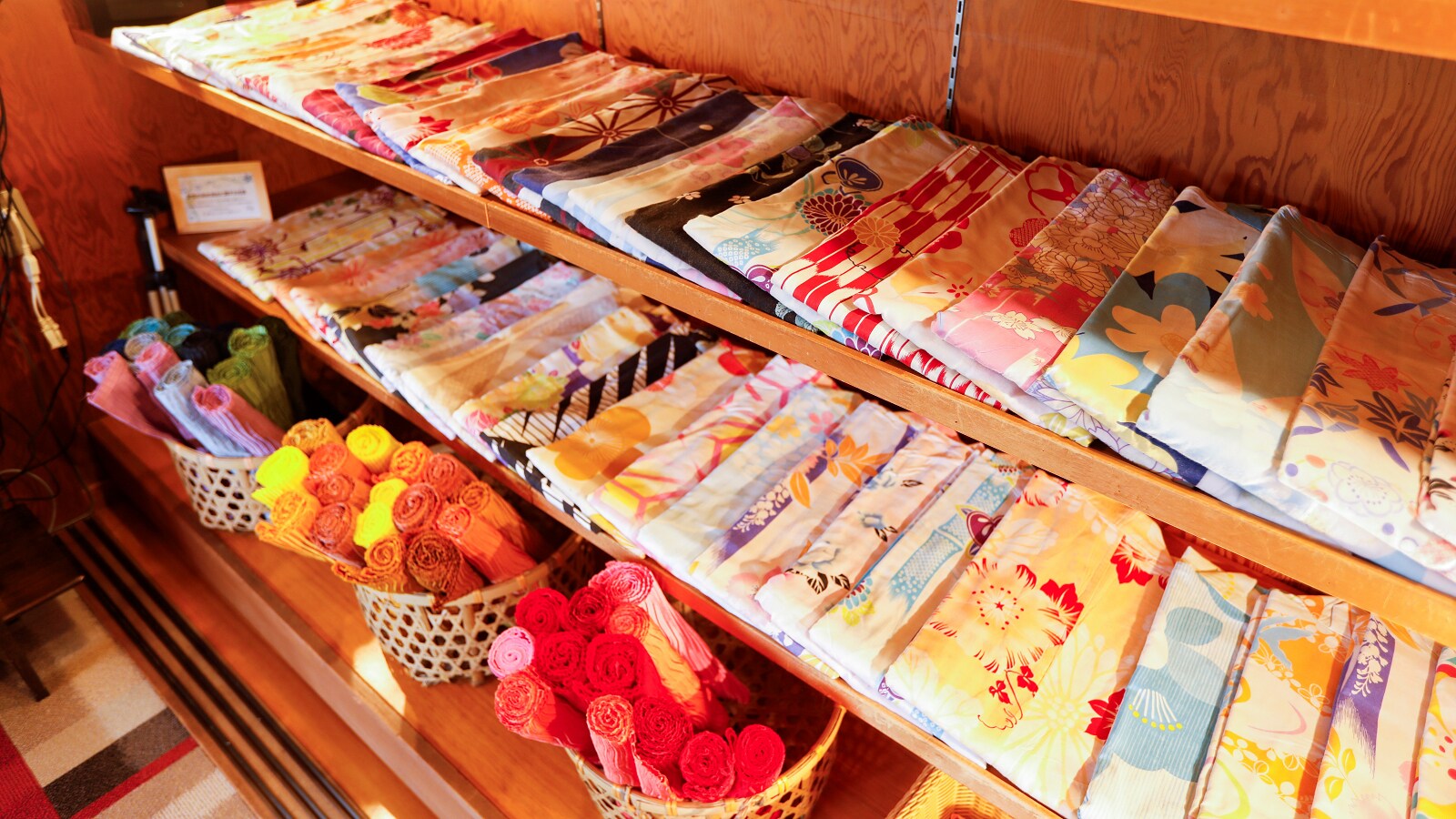 Choose from over 100 types of women's rental yukatas