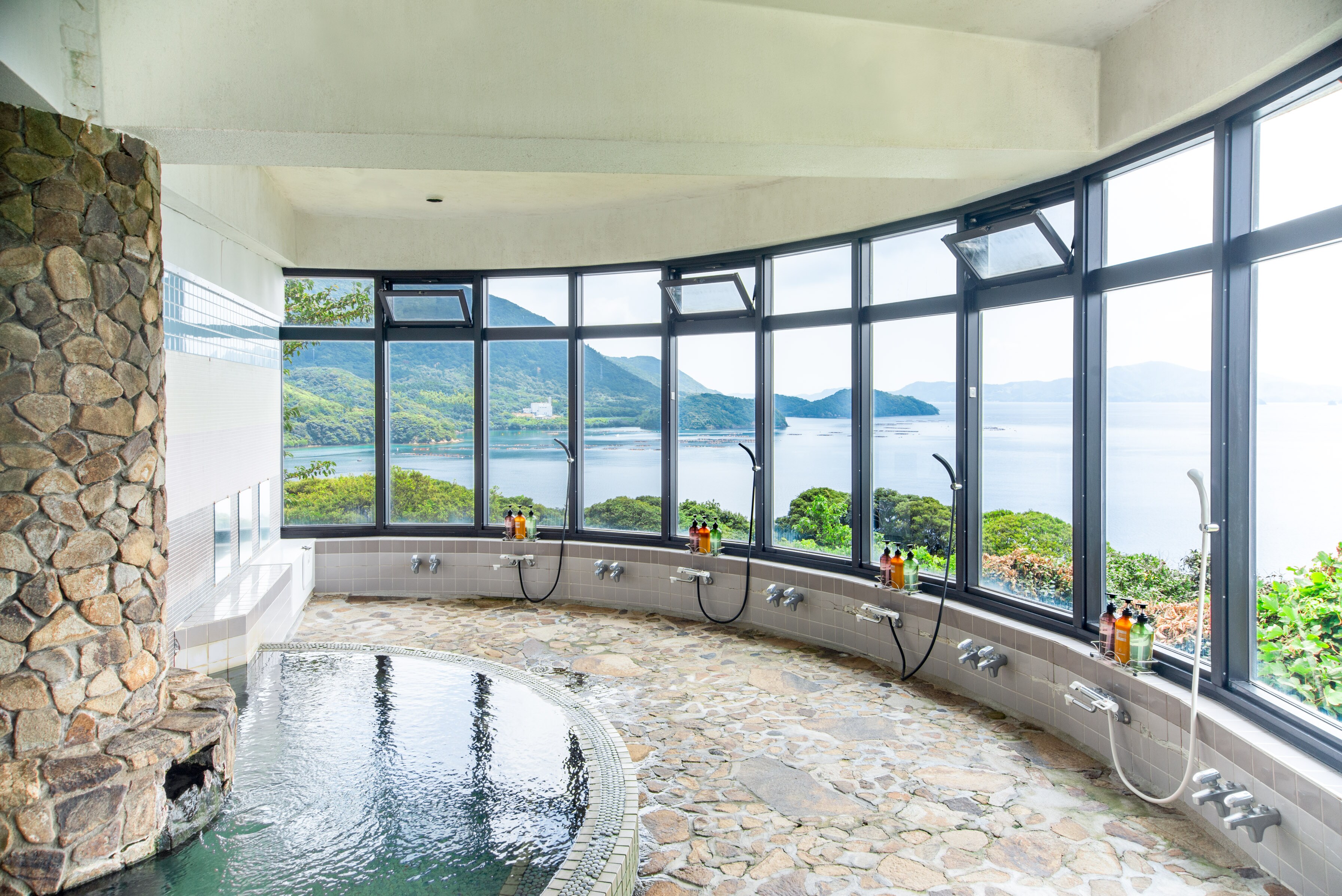 Relax in the large bath that makes you feel like you're in nature.