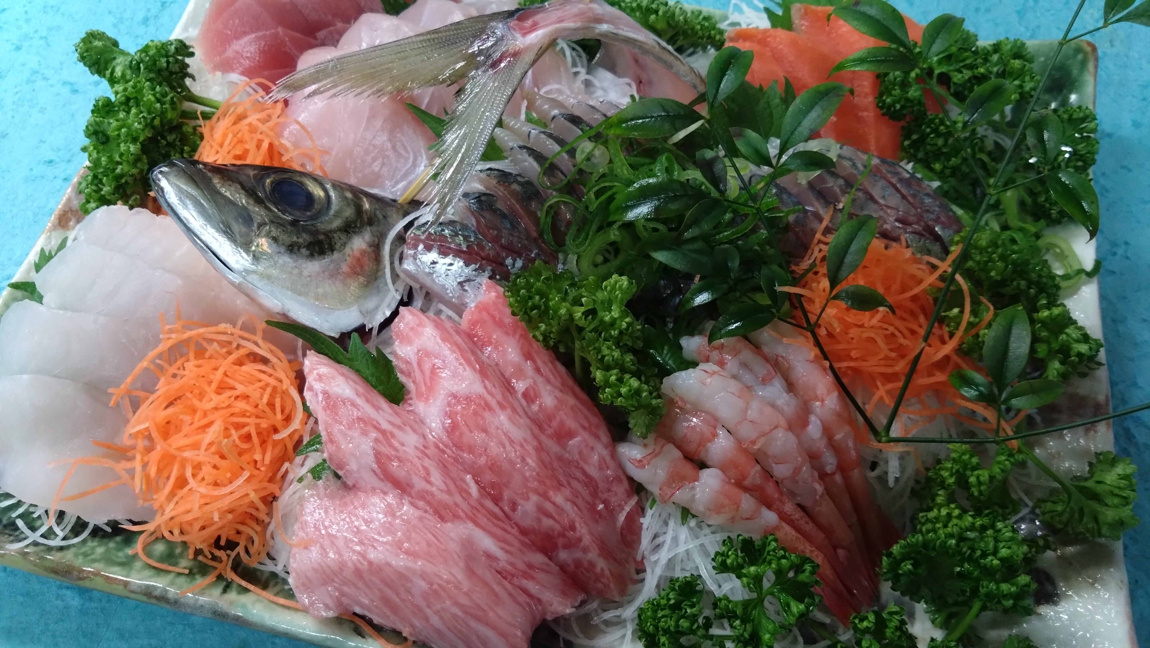 种类不多的海鲜刺身