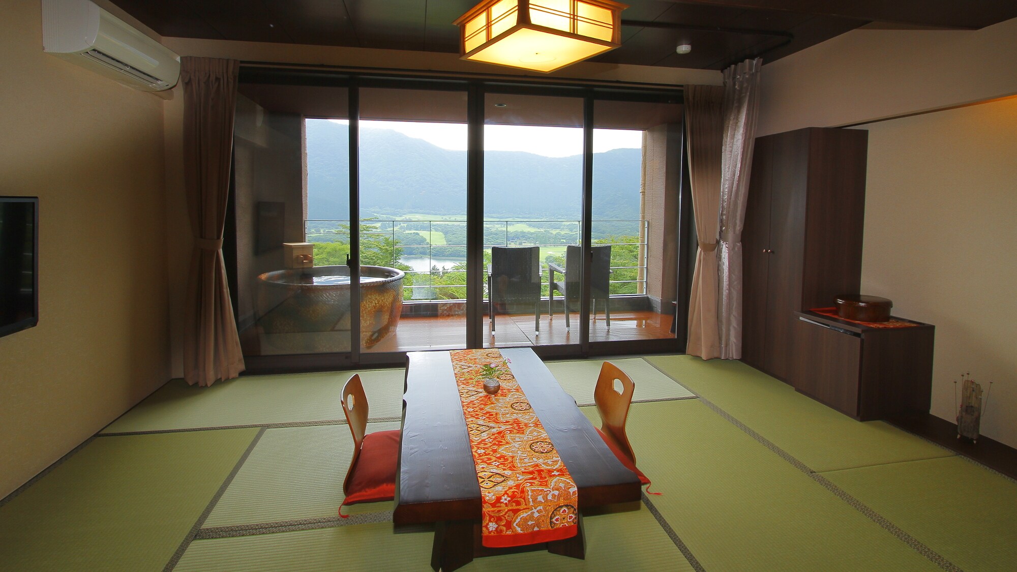 An example of a guest room with an open-air hot spring bath (nebula, bright star, blue-eyed star, star shadow)