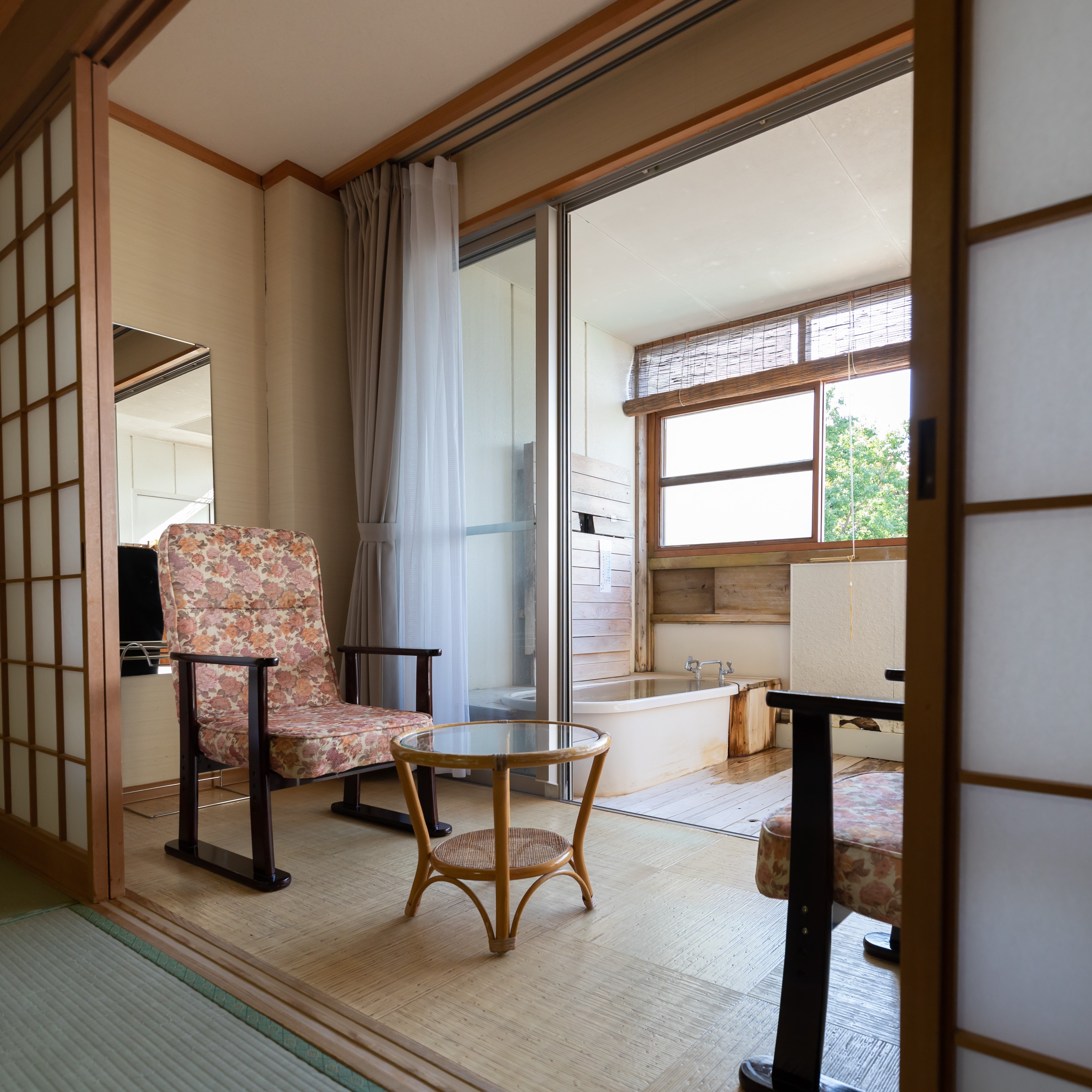 [Room] [Japanese-style room with open-air hot spring bath (Western-style bathtub) / facing the sea] Up to 10 tatami mats / 4 people