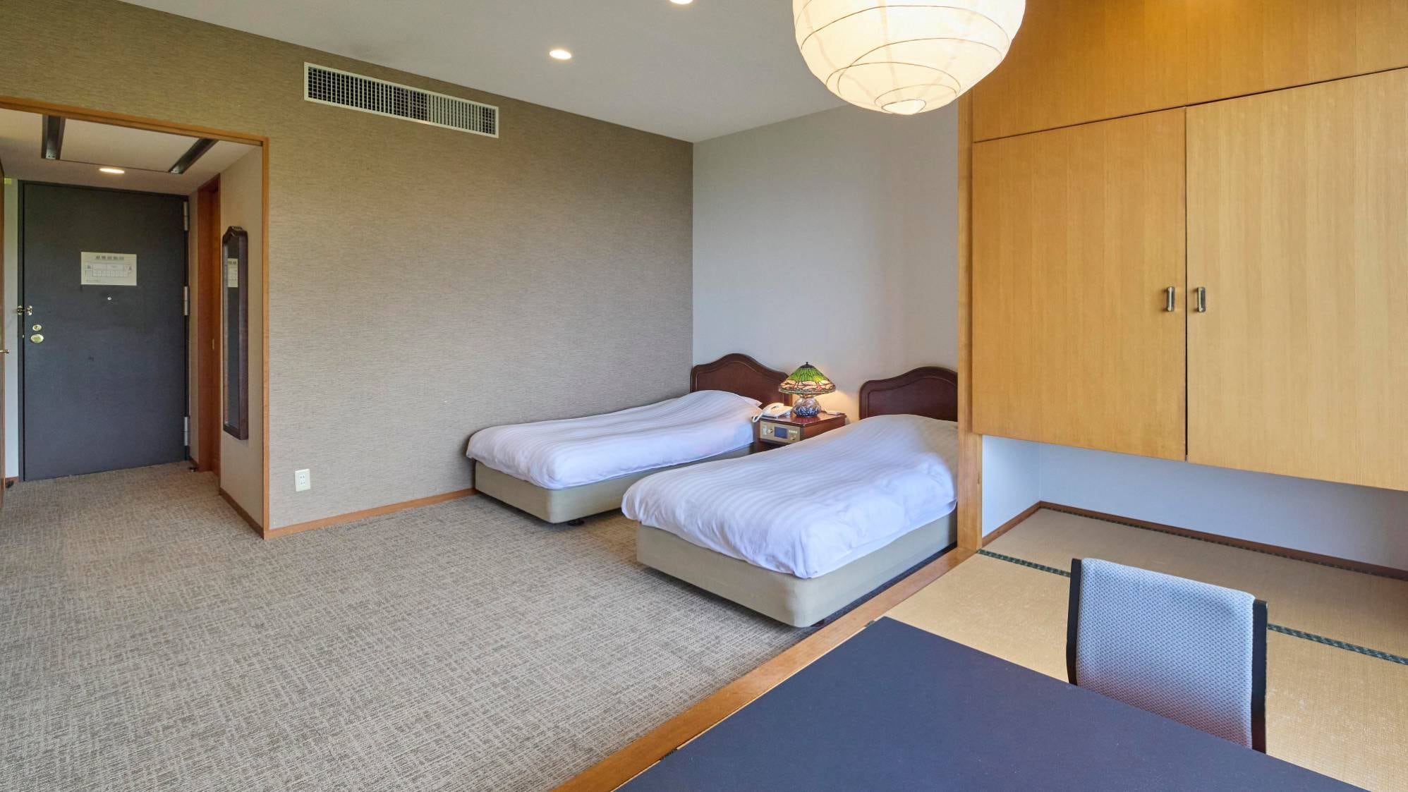 - [Sunny Japanese-Western Room/Non-smoking] Enjoy a relaxing stay in a spacious Japanese-Western room.