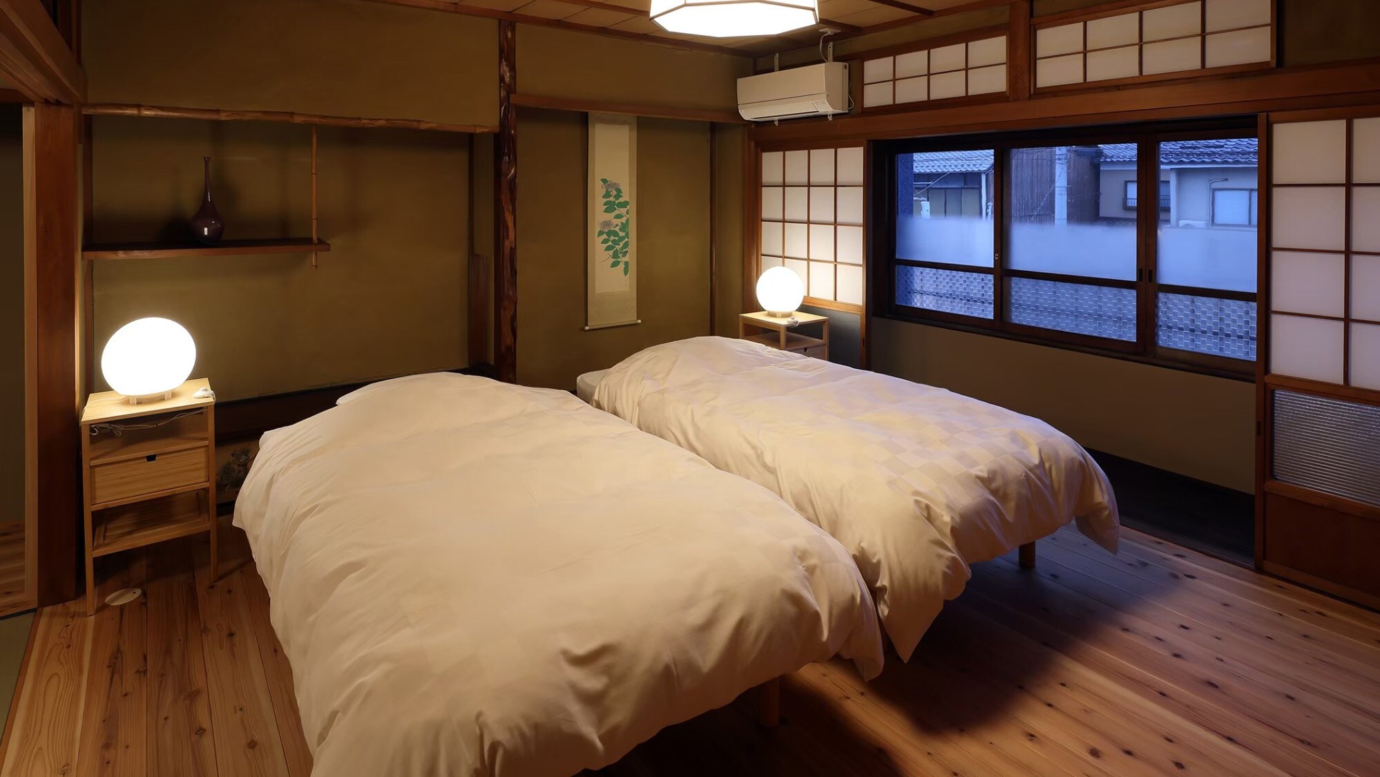 [Kamar Quadruple] Dilengkapi dengan dua tempat tidur semi-double di mana Anda dapat tidur dengan nyaman. Futon akan disediakan untuk tamu yang menginap dengan 3 orang atau lebih.