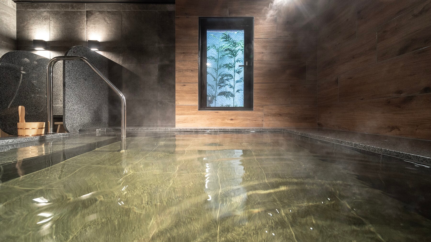 Although it is a little small, please enjoy the finest natural hot springs.