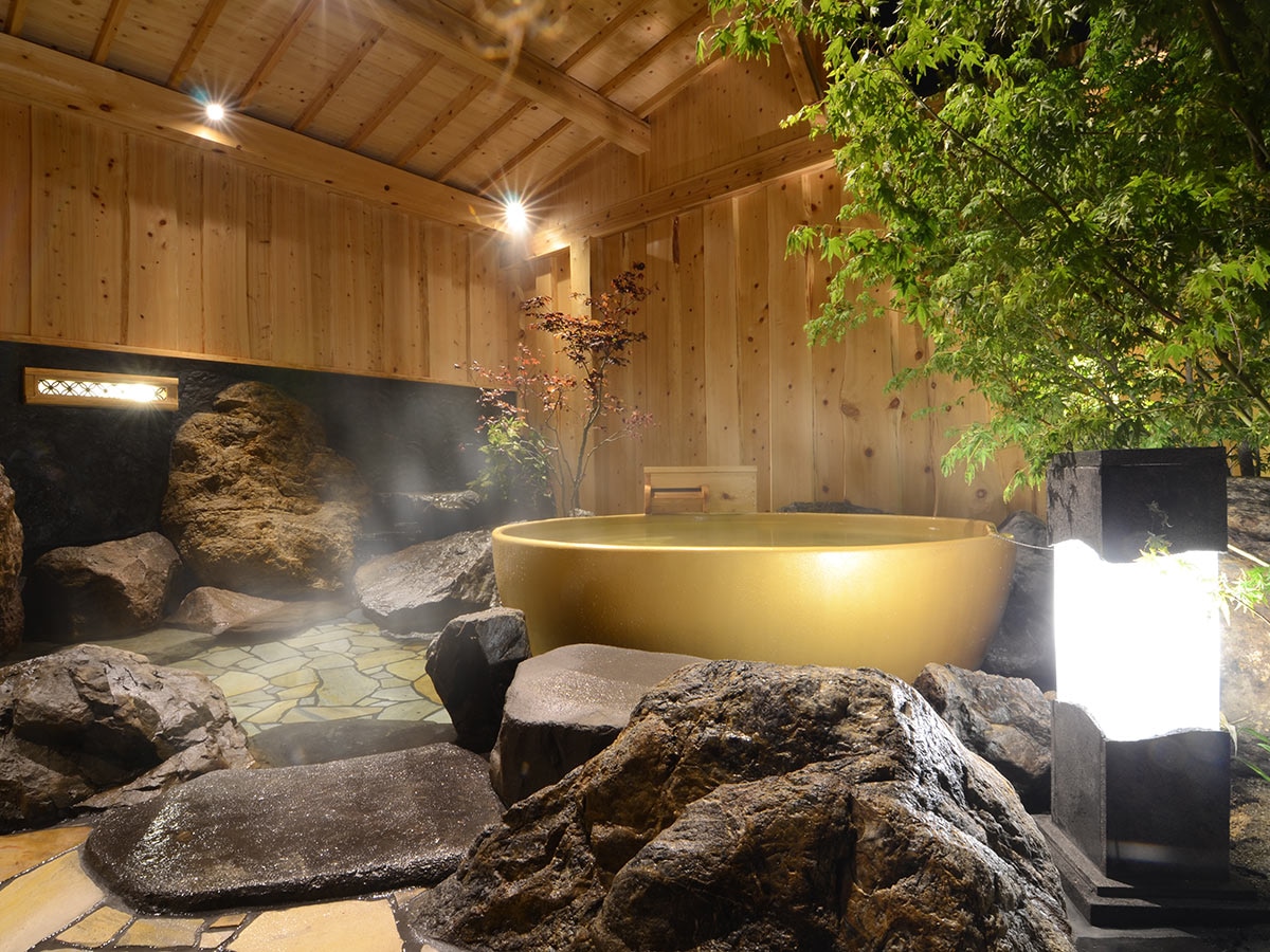 [Chartered open-air bath golden]